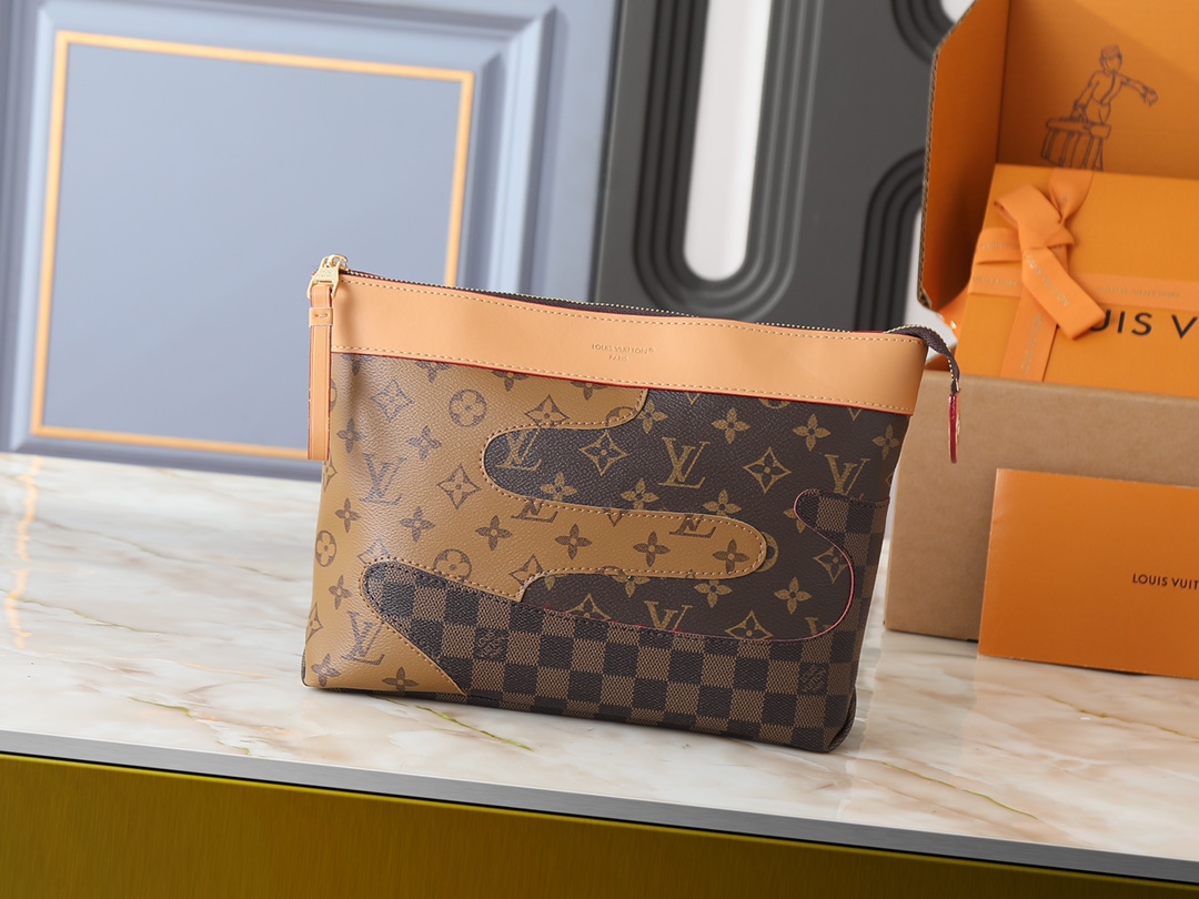 【LOUIS VUITTON】Pochette Voyage Souple 30 x 21 x 7.5CM