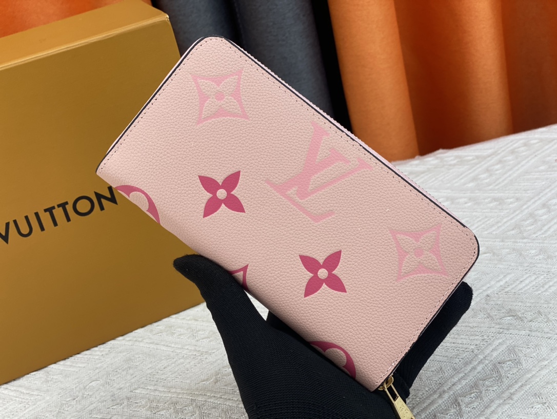 【LOUIS VUITTON】By The Pool