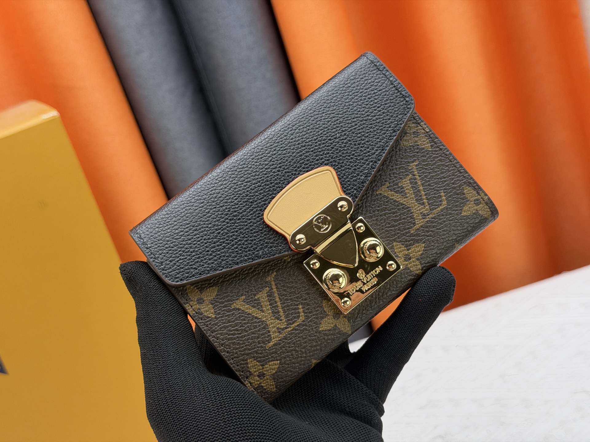 【LOUIS VUITTON】Pallas 13.0 x 9.3 x 1.0 cm