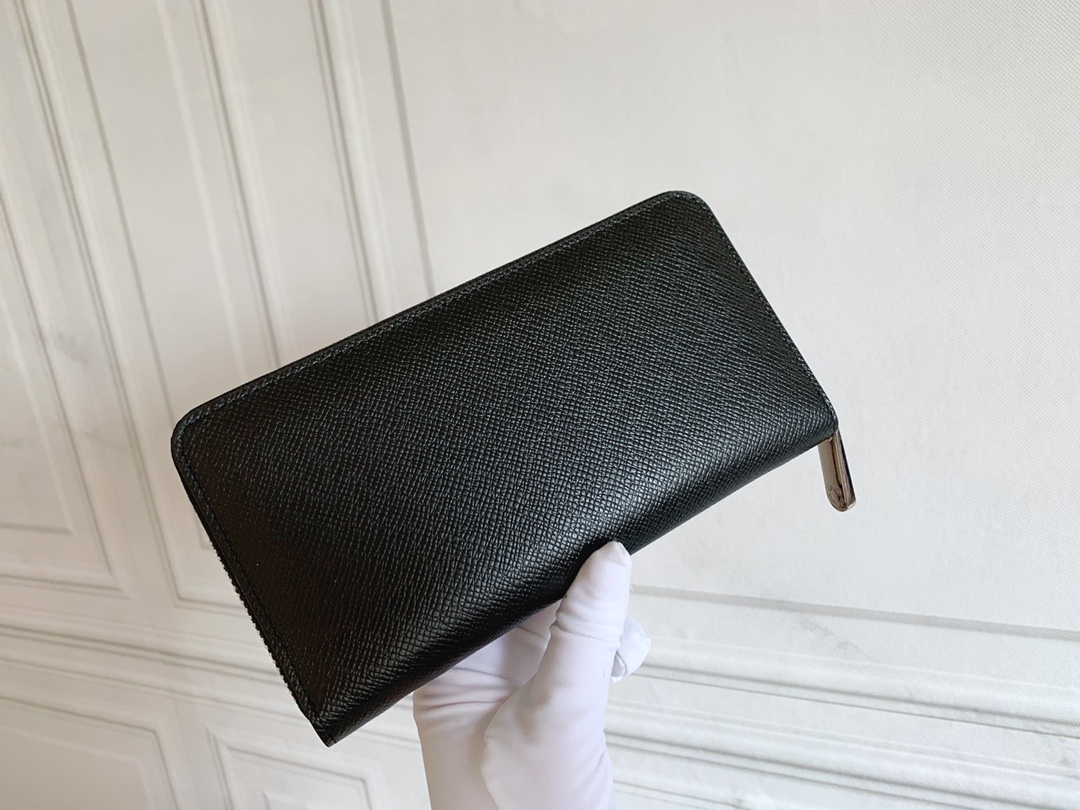 【LOUIS VUITTON】  19×10×2cm