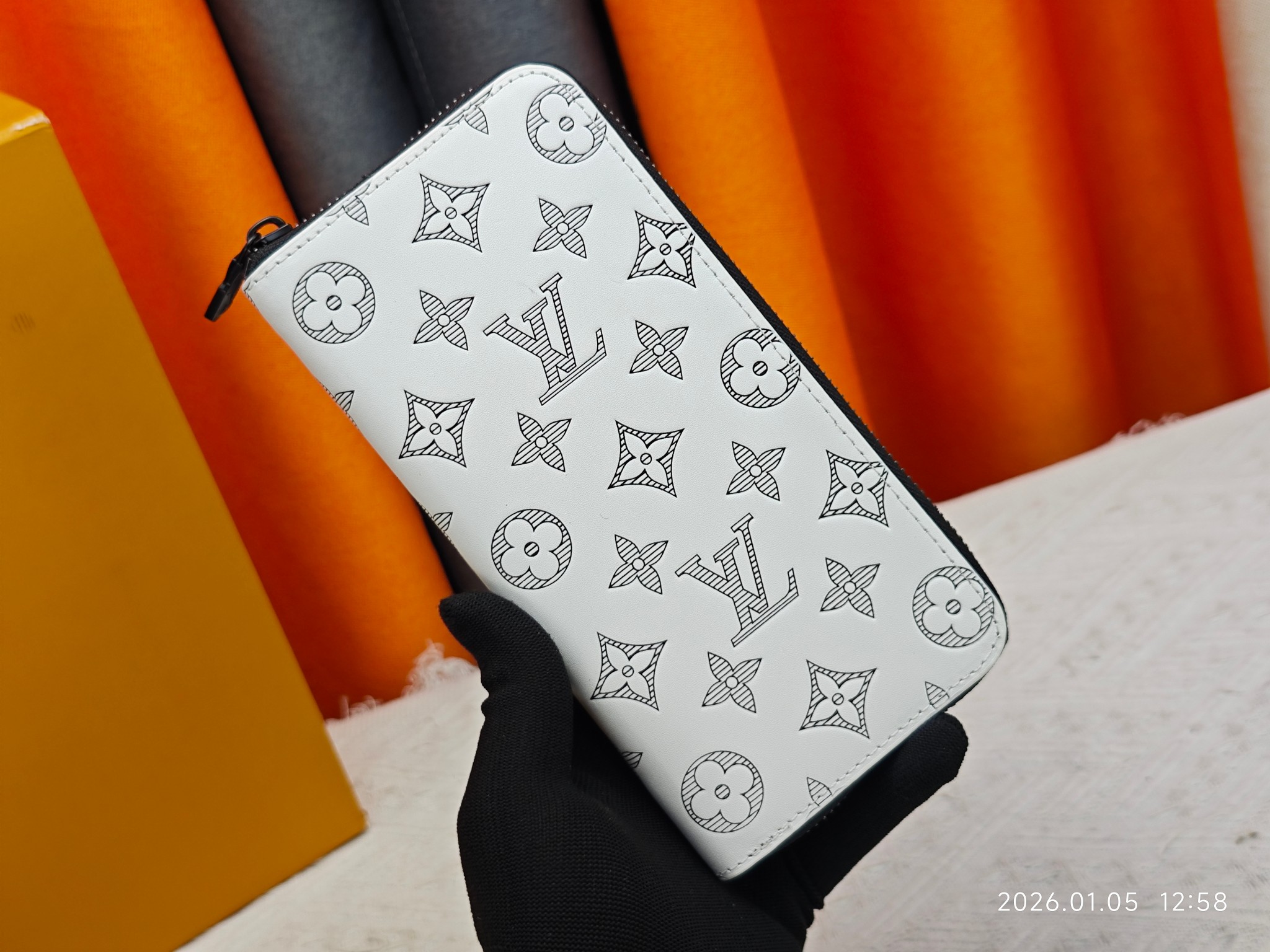 【LOUIS VUITTON】  19×10×2cm