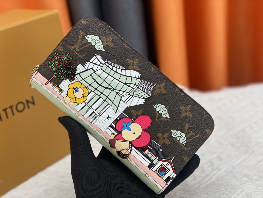 【LOUIS VUITTON】 19.5 x 10.5 x 2.5CM