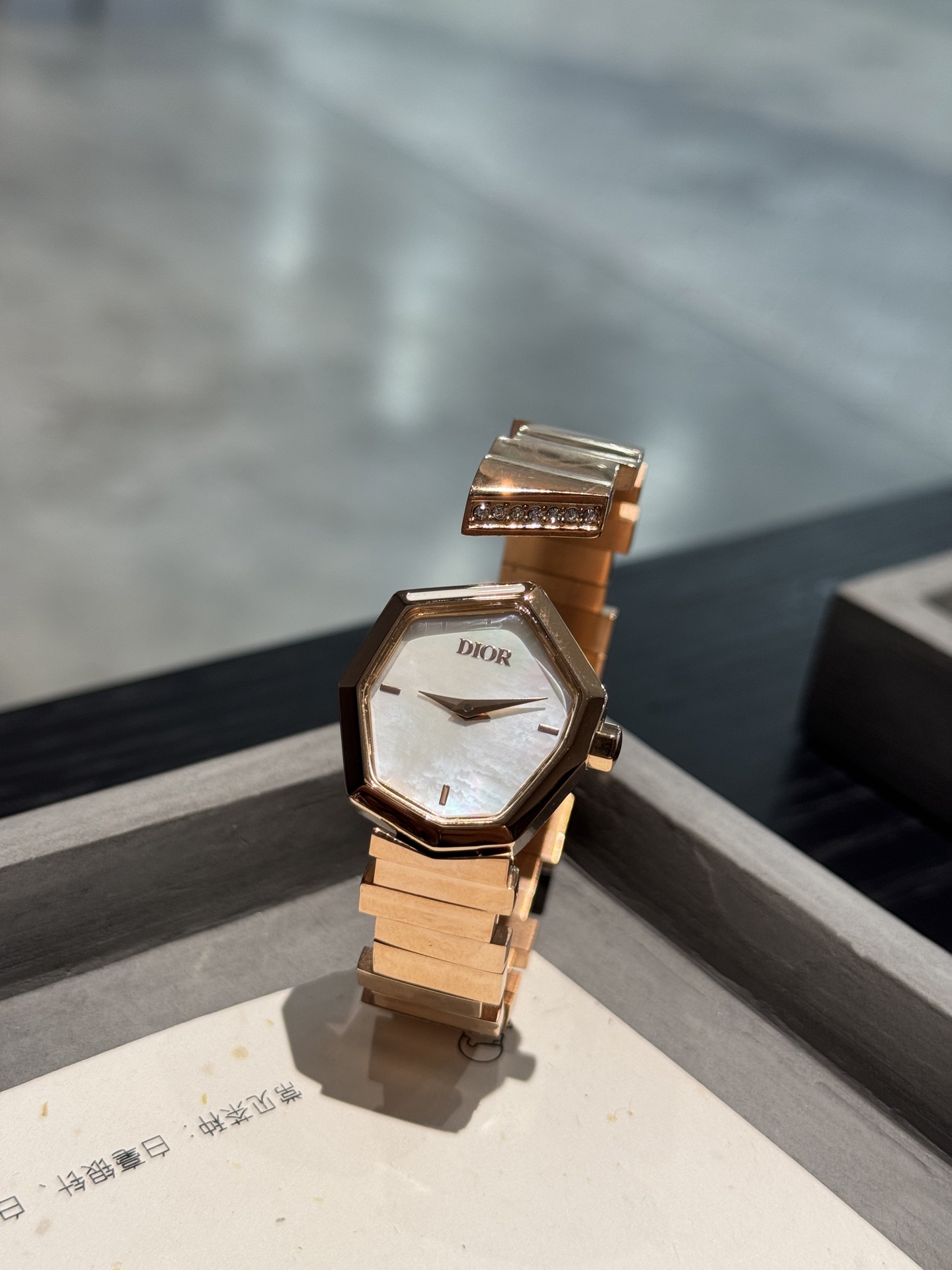 【15-20日間の輸送時間】  海外発送腕時計  Christian Dior