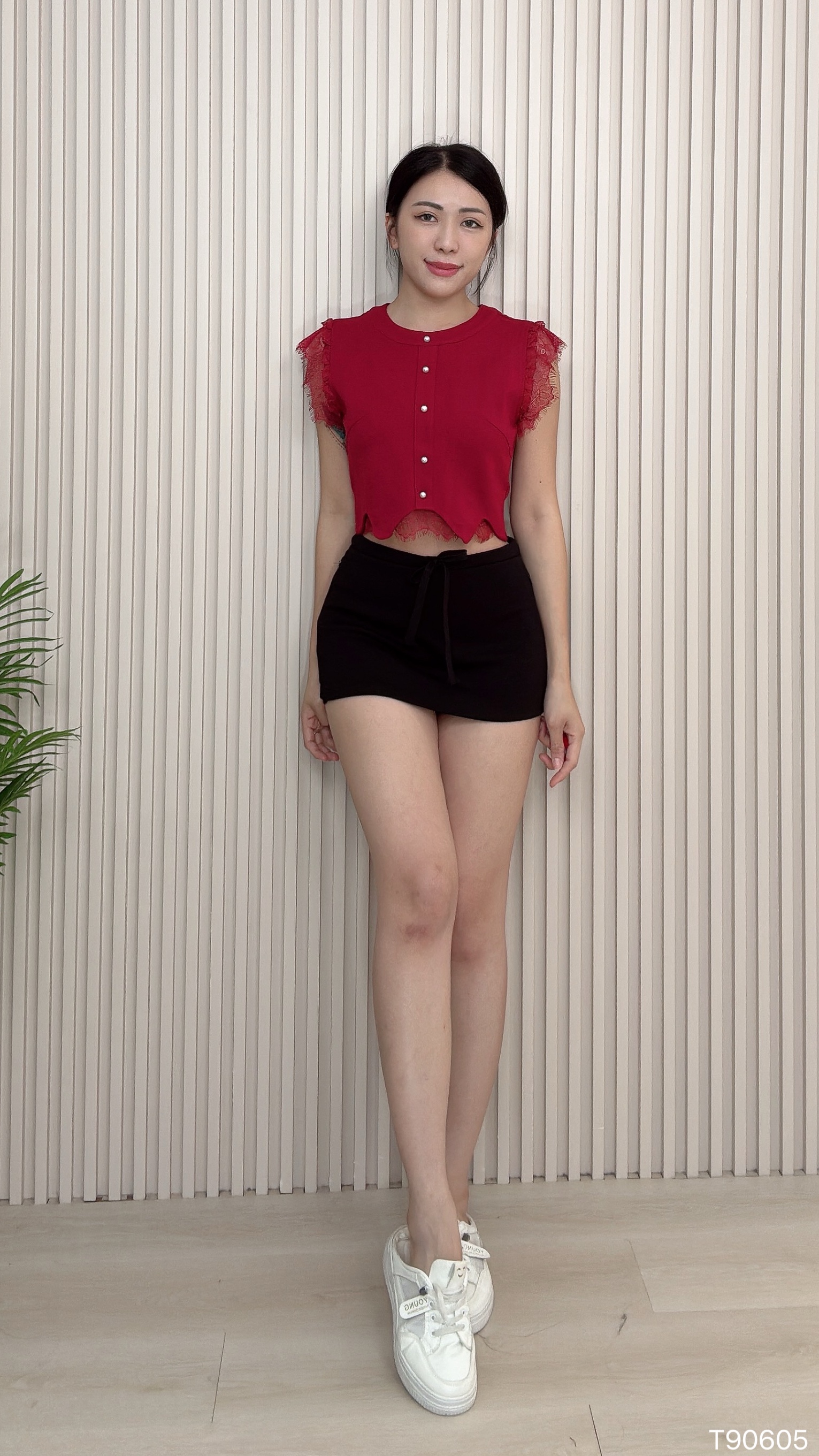 不规则下摆蕾丝拼接设计无袖上衣 (T90605)