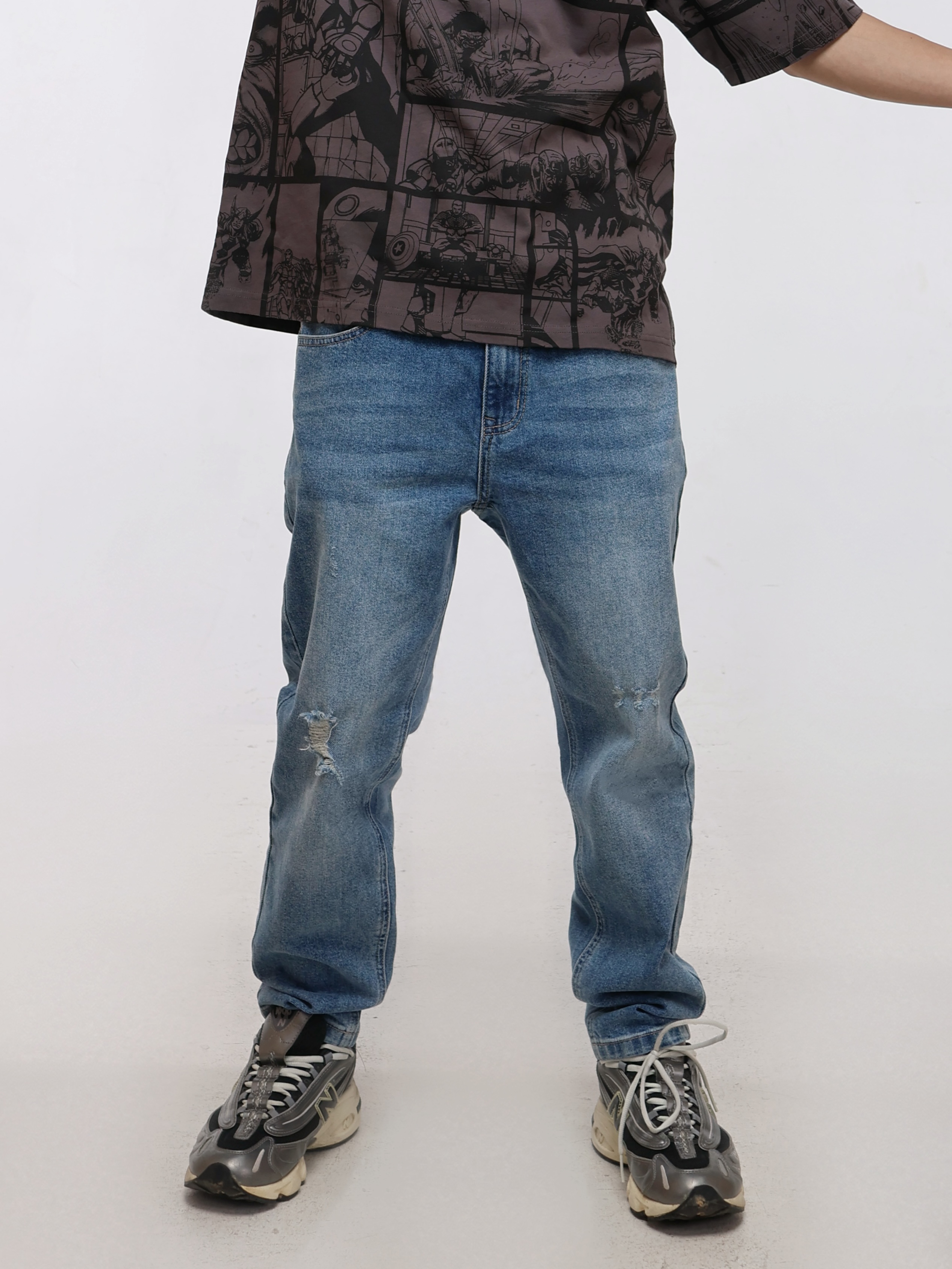 Straight Cut Men's Jeans with Distressed Ripper Design（YS30120）