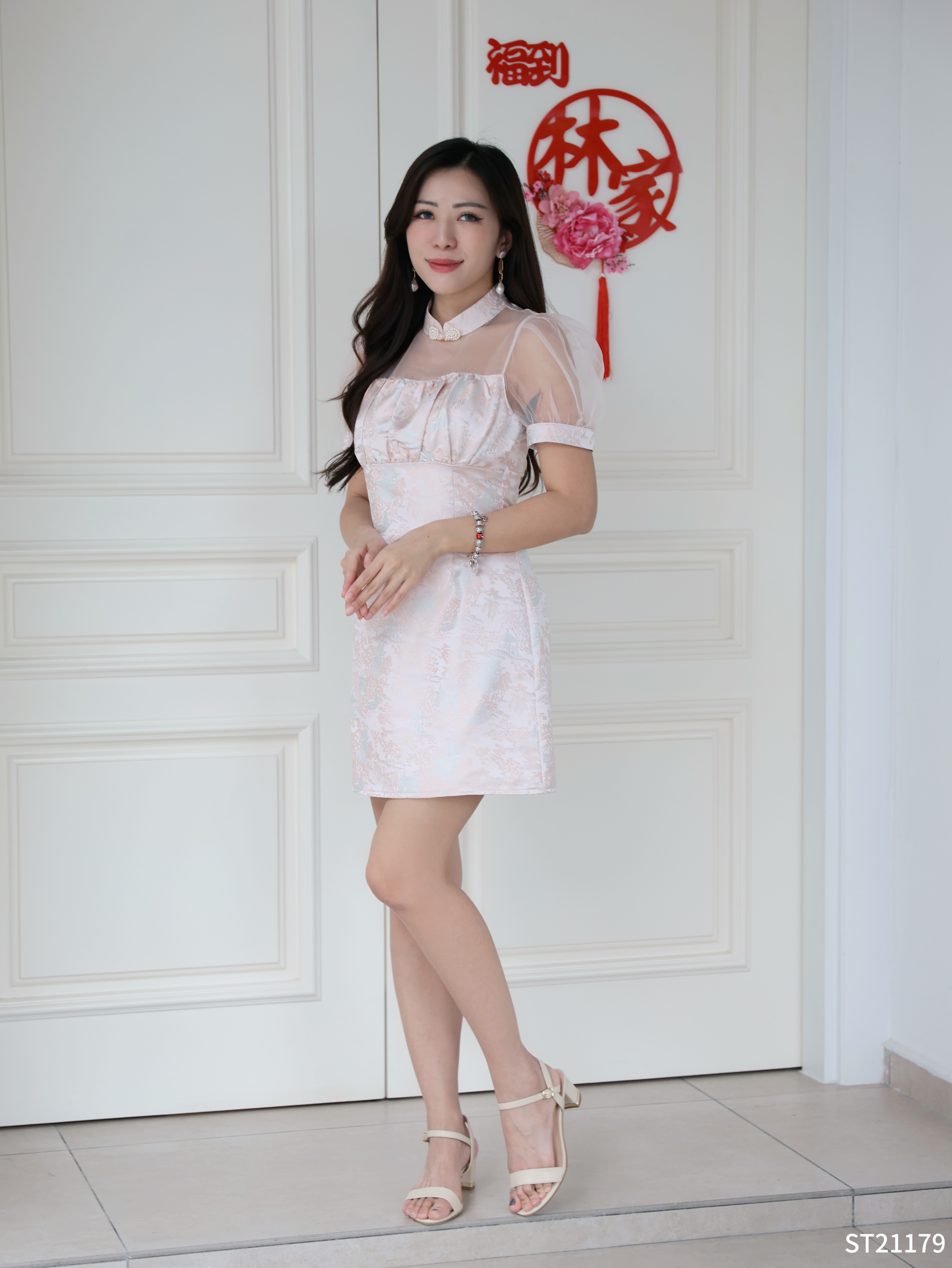 【LBP GXFC 独家新年系列】新中式山水图立领褶皱设计旗袍 (ST21179)-La'Belle Fashion Boutique Sdn Bhd