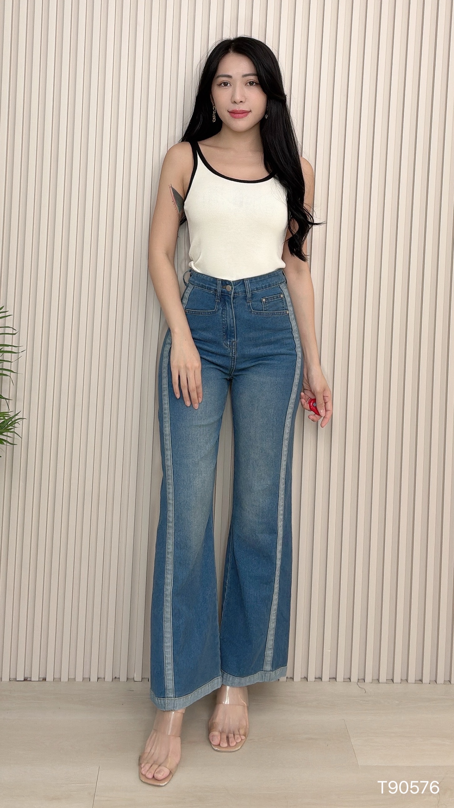 百搭撞色大U领吊带上衣 (T90576)