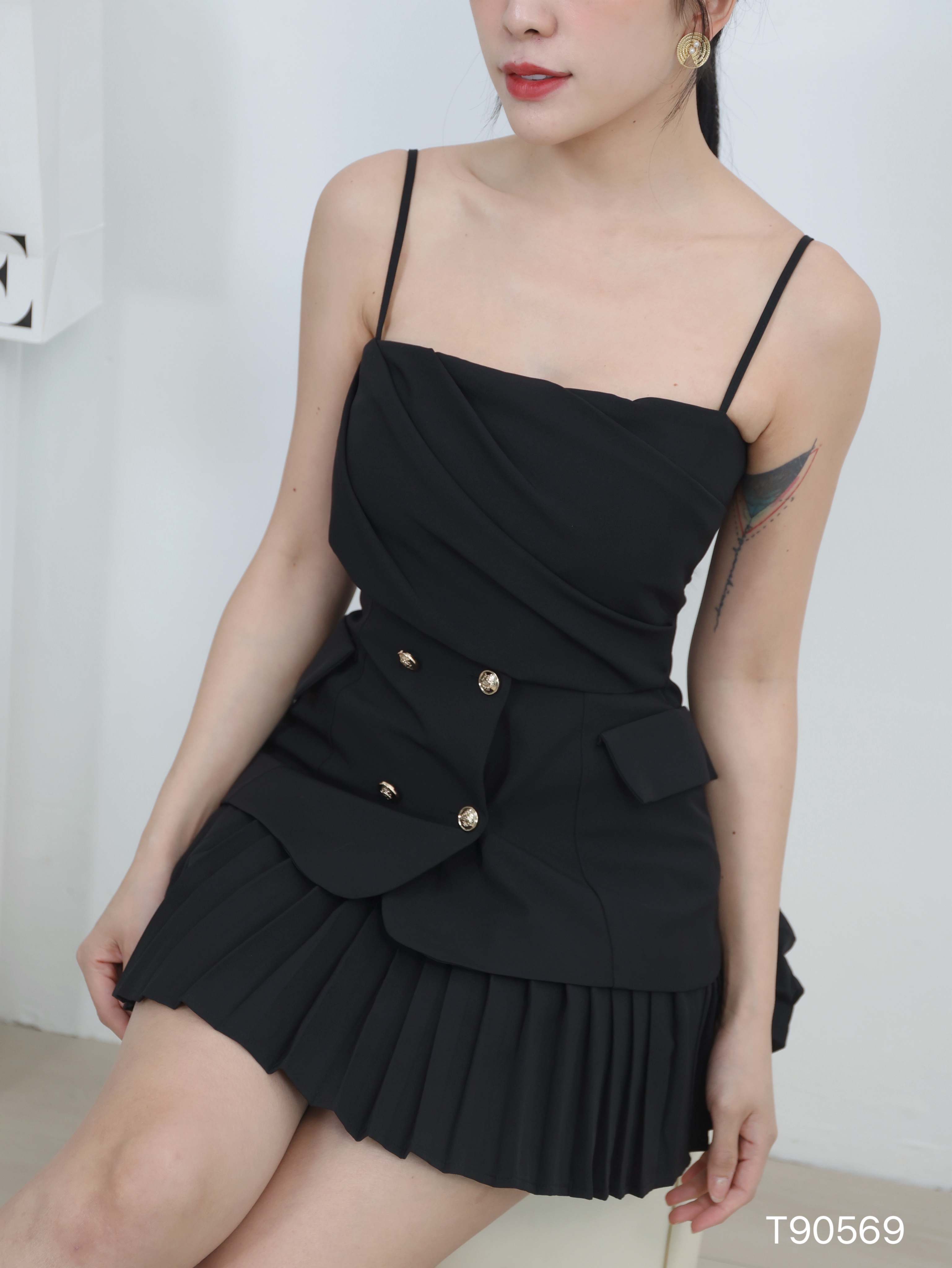 【LBP独家】高级感褶皱设计抹胸吊带上 (T90569)