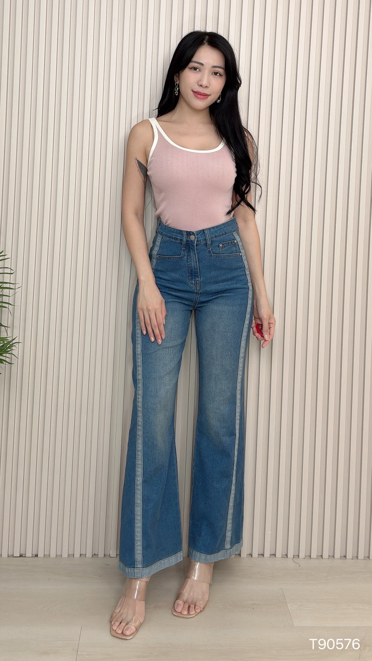 百搭撞色大U领吊带上衣 (T90576)