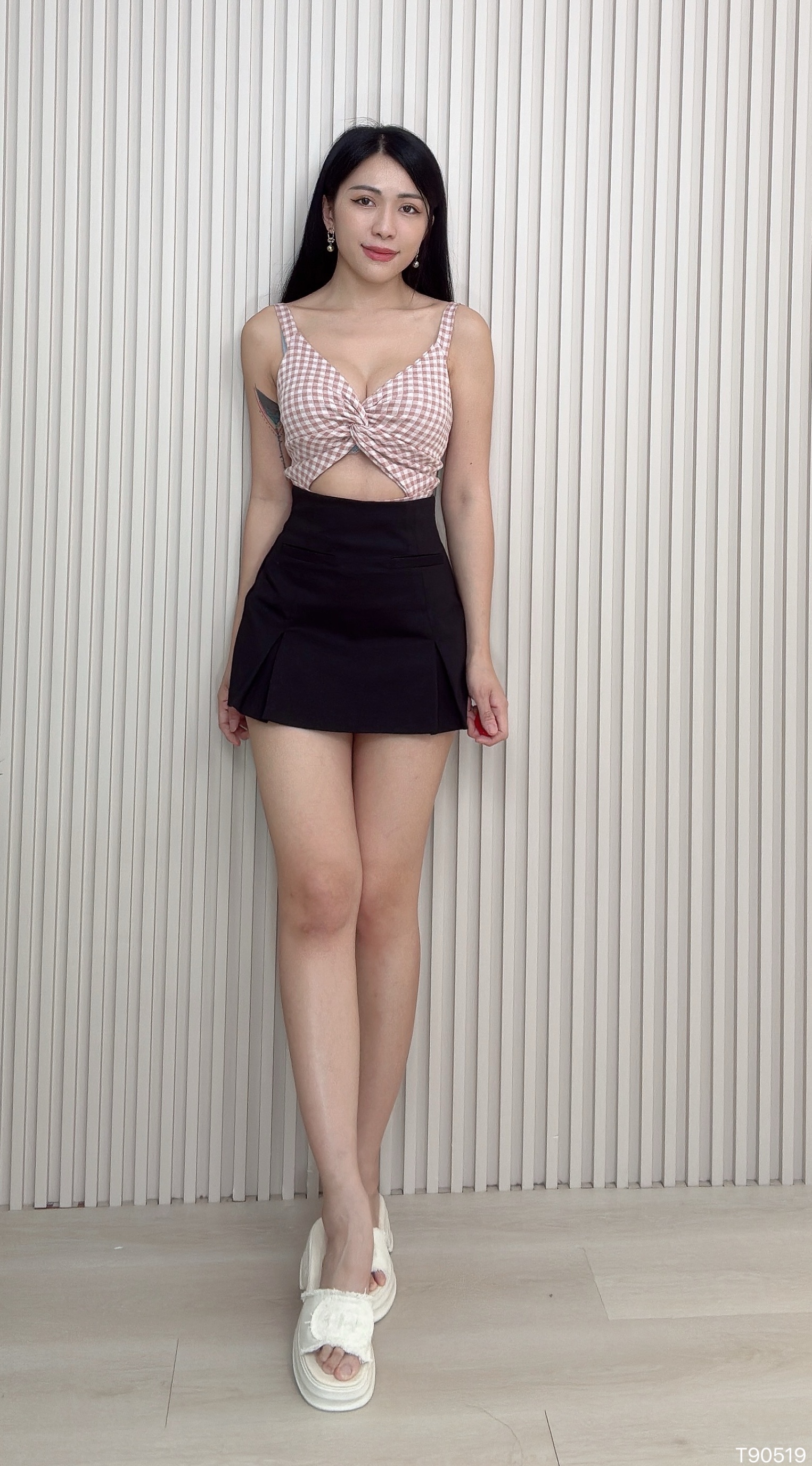 时尚螺旋镂空设计宽带V领上衣 (T90519)