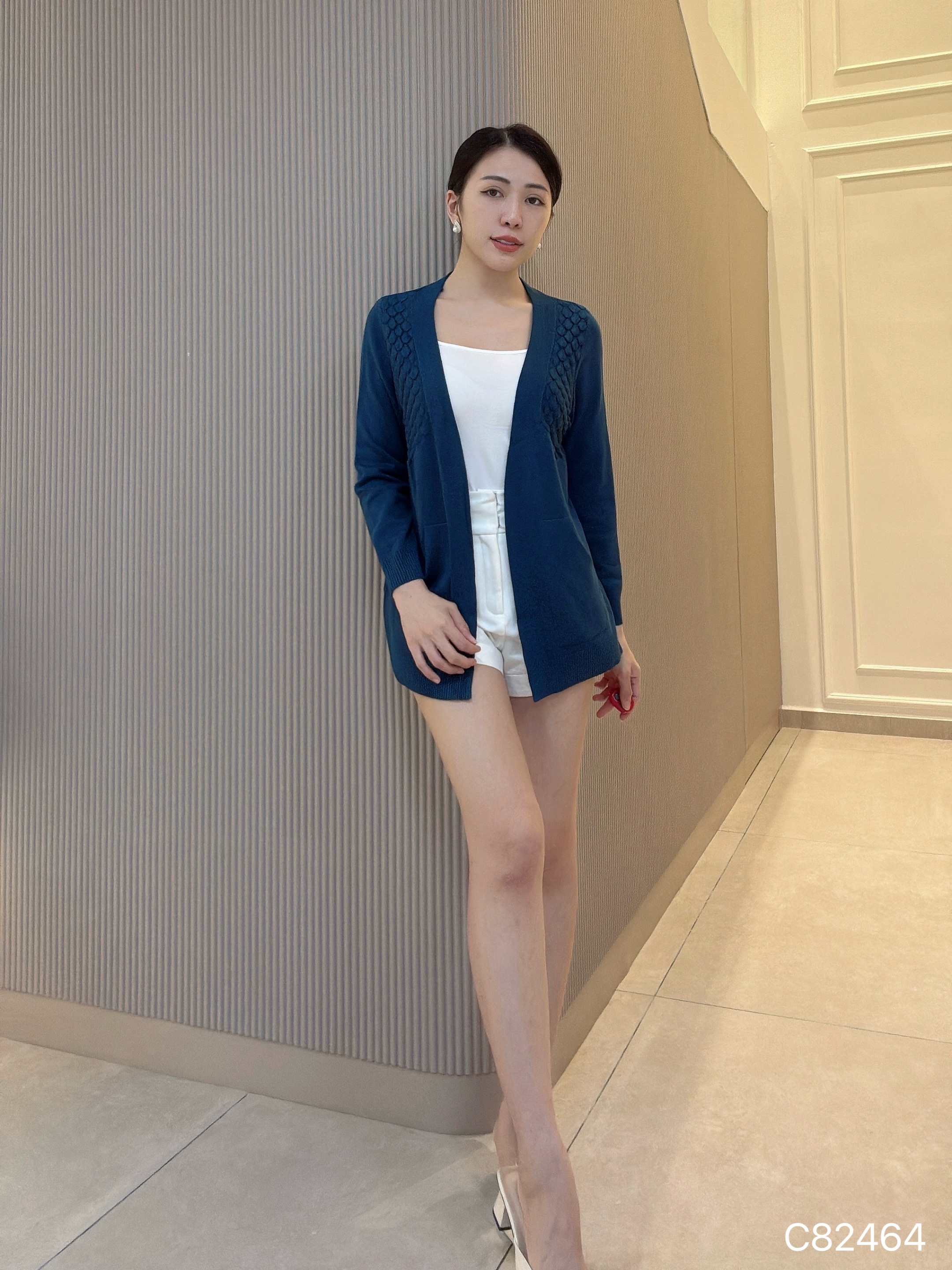 韩系鱼鳞状设计深V开衬针织外套（C82464）