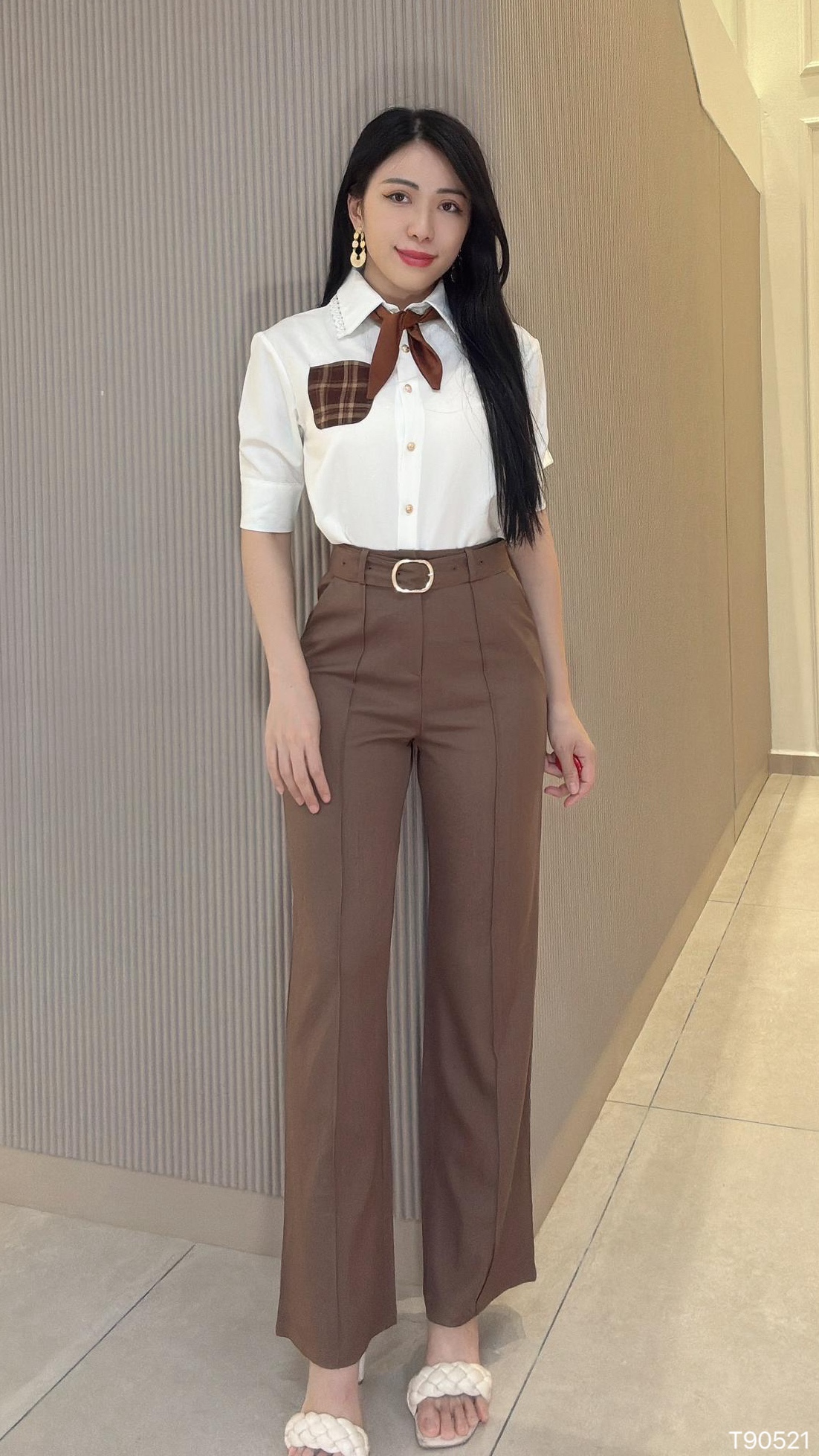 【LBP独家】高级感撞色翻领蕾丝设计上衣 (T90521)