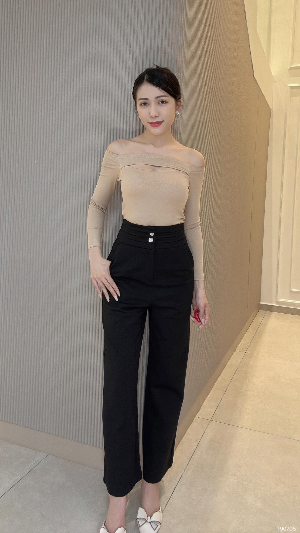 性感一字领镂空设计长袖上衣 (T90705)