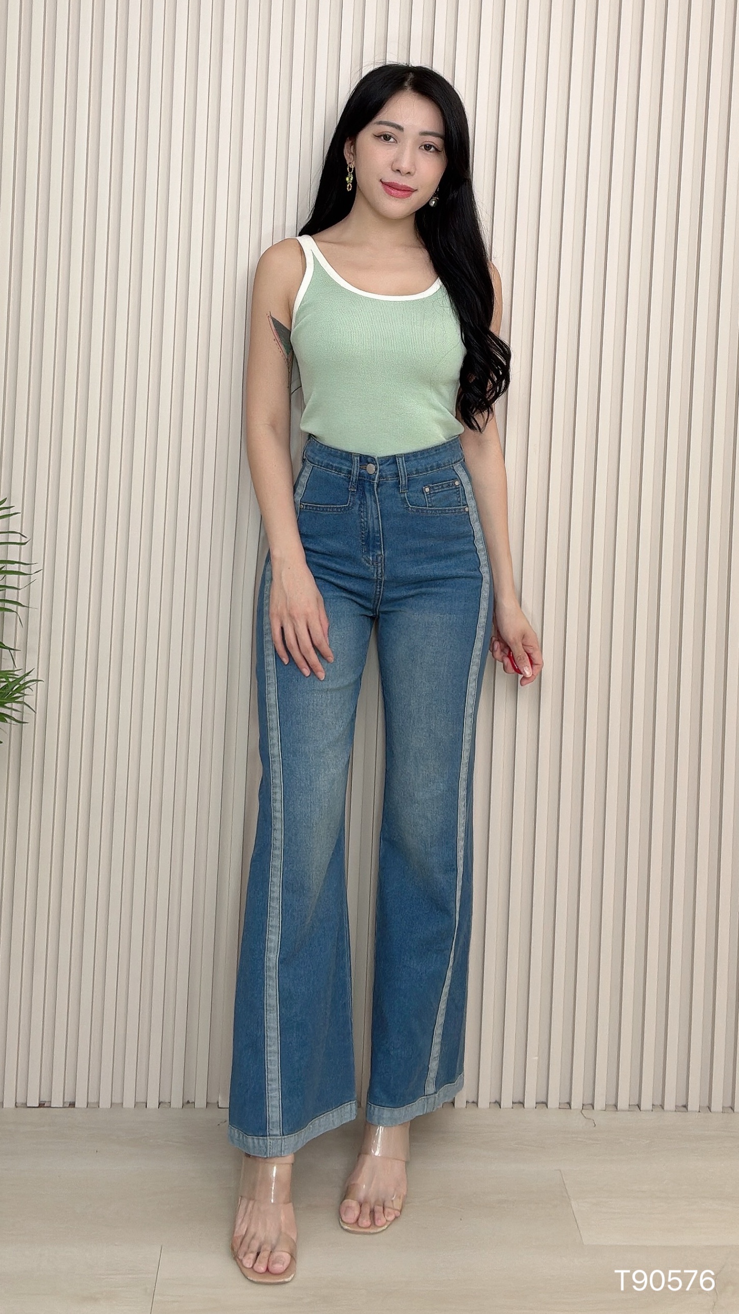 百搭撞色大U领吊带上衣 (T90576)