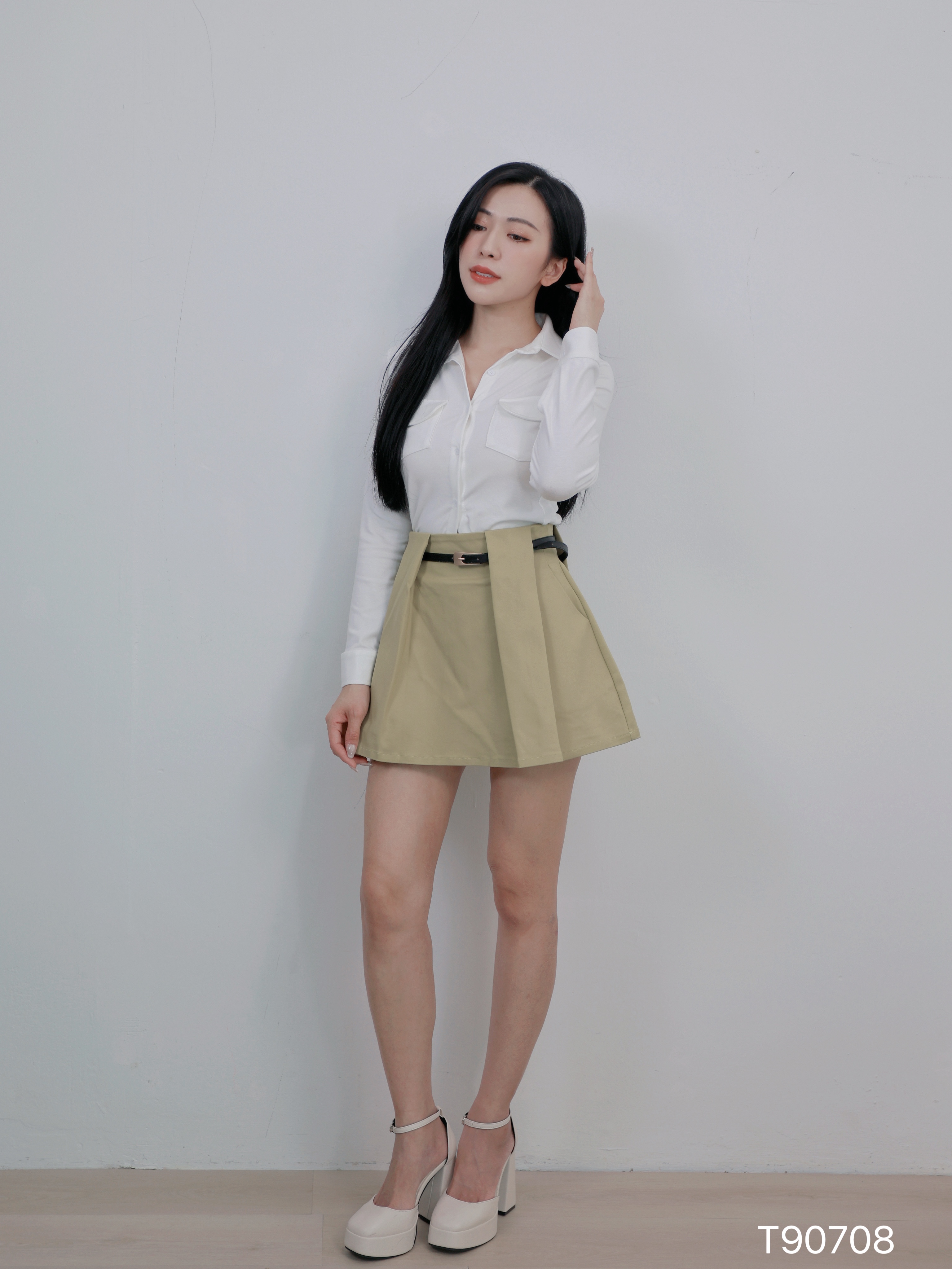 气质OL风翻领设计开衬上衣 (T90708)