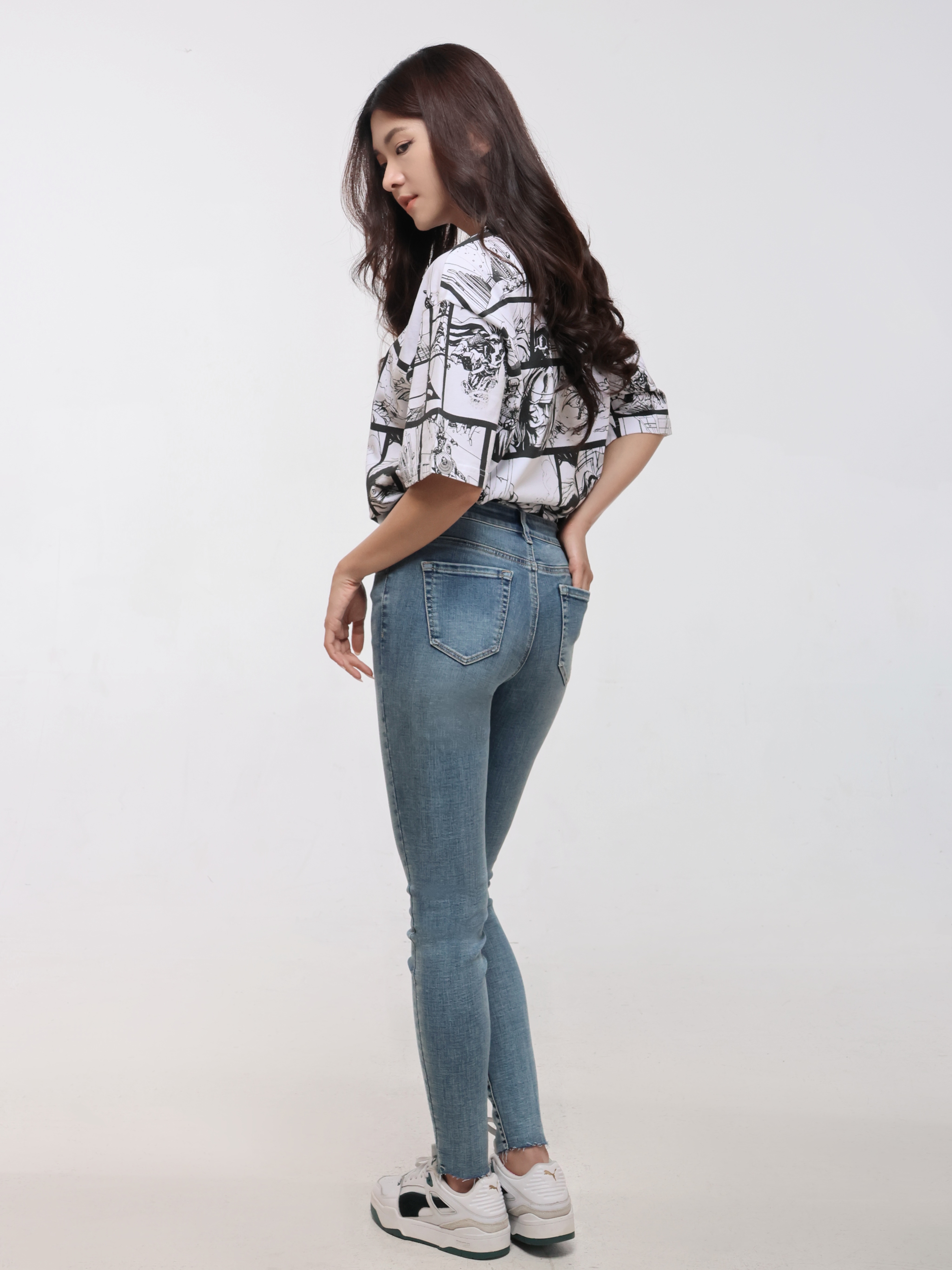 Women's Jeans with Small Ripped Details (YS30104)
