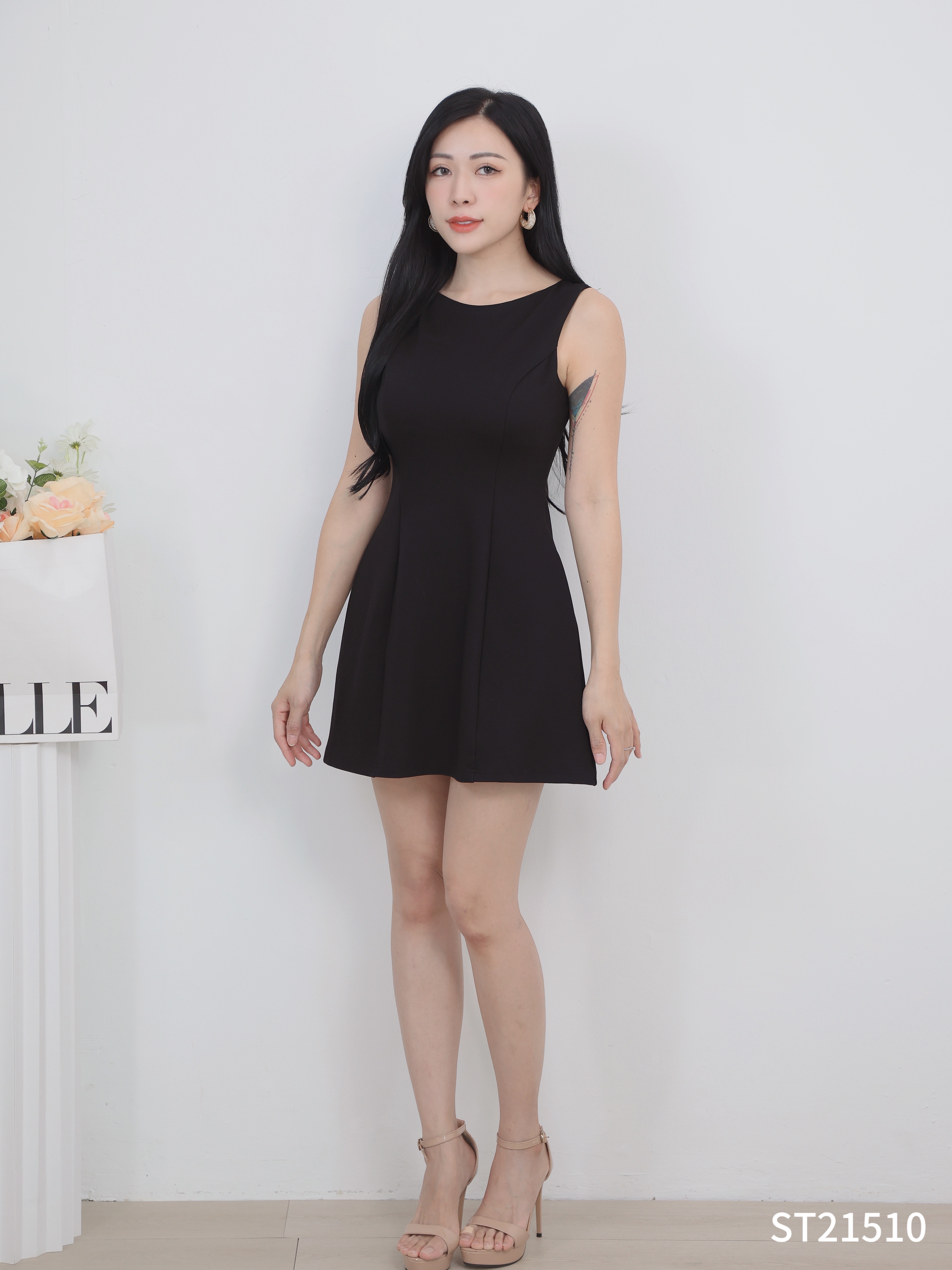 高级感背面V领设计无袖连身裙 (ST21510)