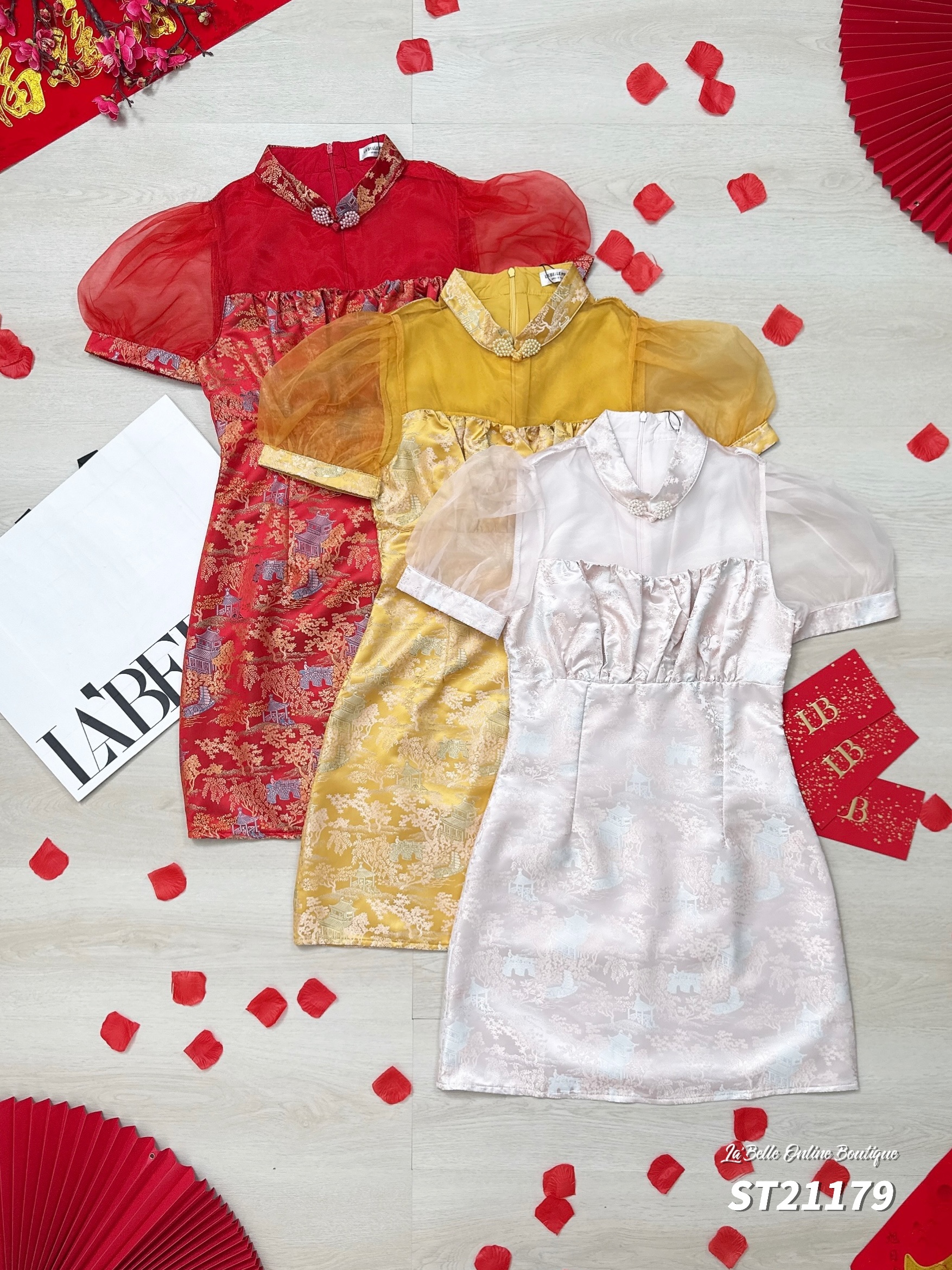 【LBP GXFC 独家新年系列】新中式山水图立领褶皱设计旗袍 (ST21179)-La'Belle Fashion Boutique Sdn Bhd