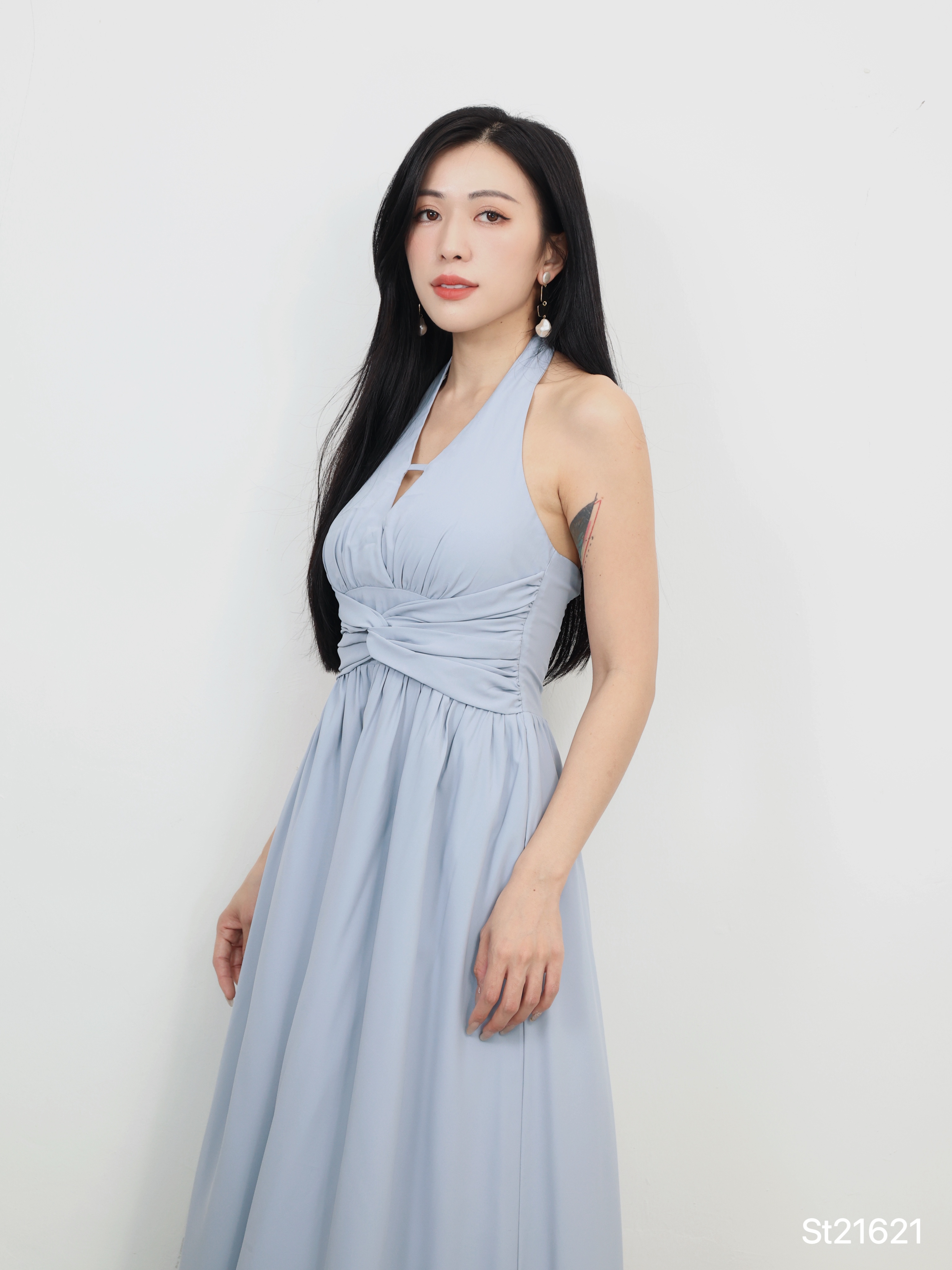 高级感V领系带设计挂脖连身裙 (ST21621)