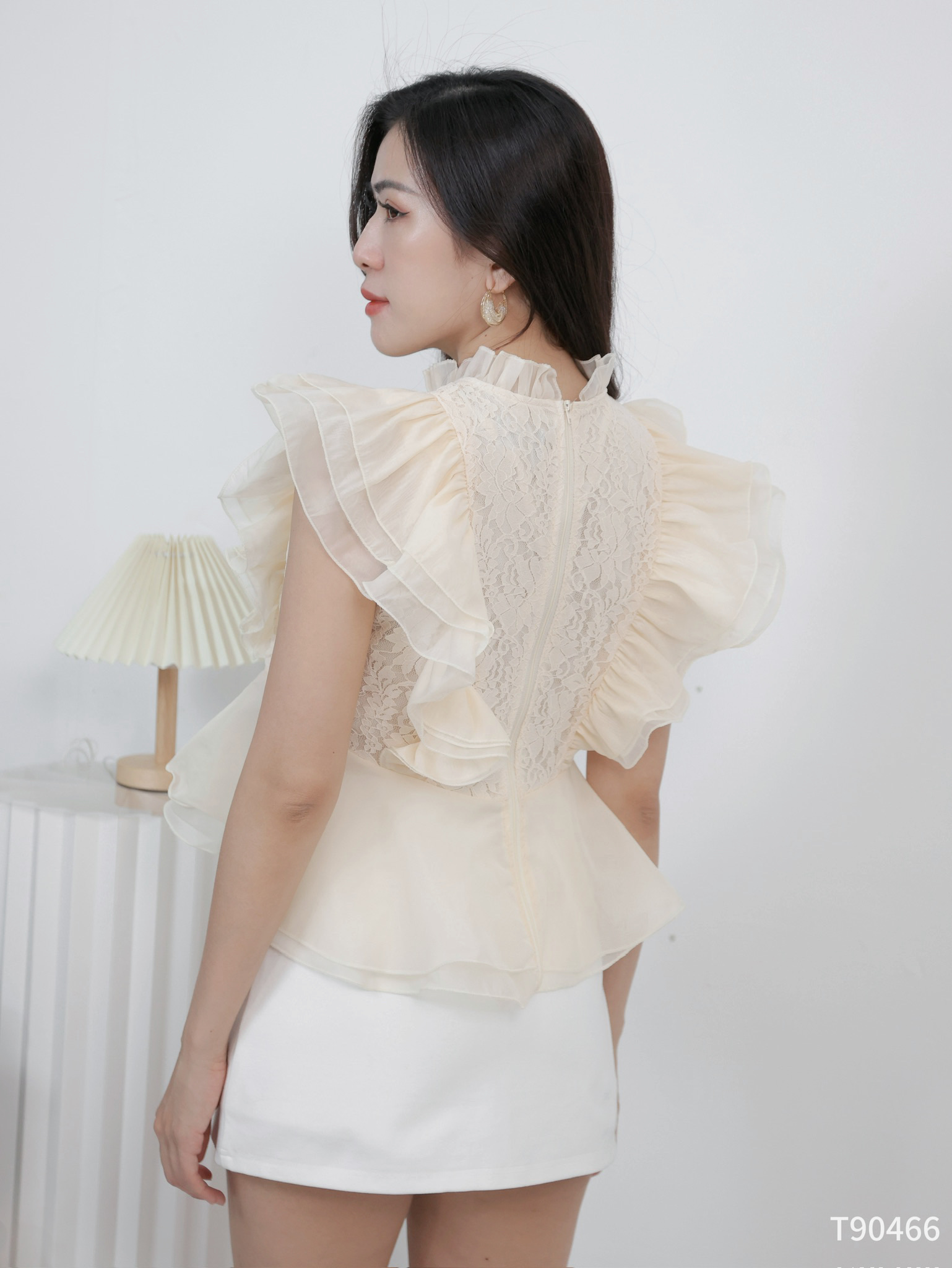 法式宫廷风荷叶边设计小飞袖上衣 (T90466)