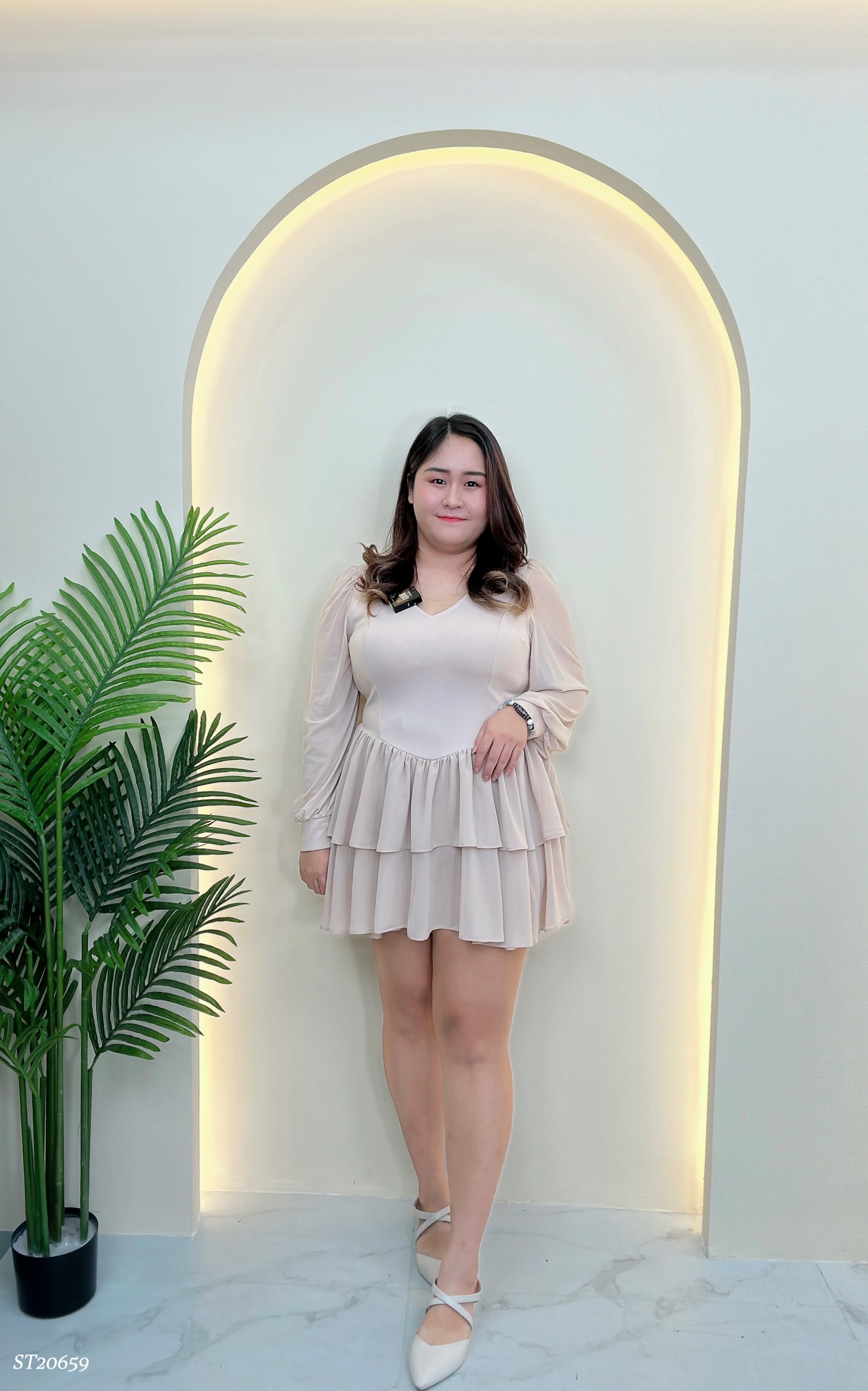 【LBP独家】法式V领蛋糕层连身裤裙（ST20659）