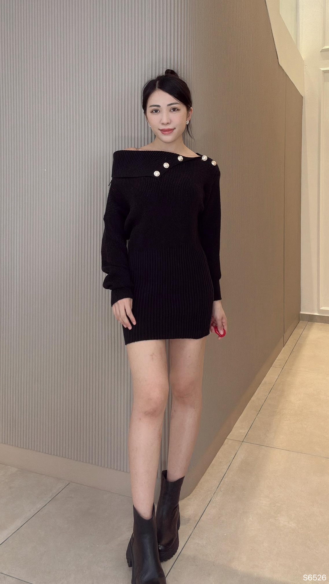 韩系纯色大方领包臀连身裙 (S6526)