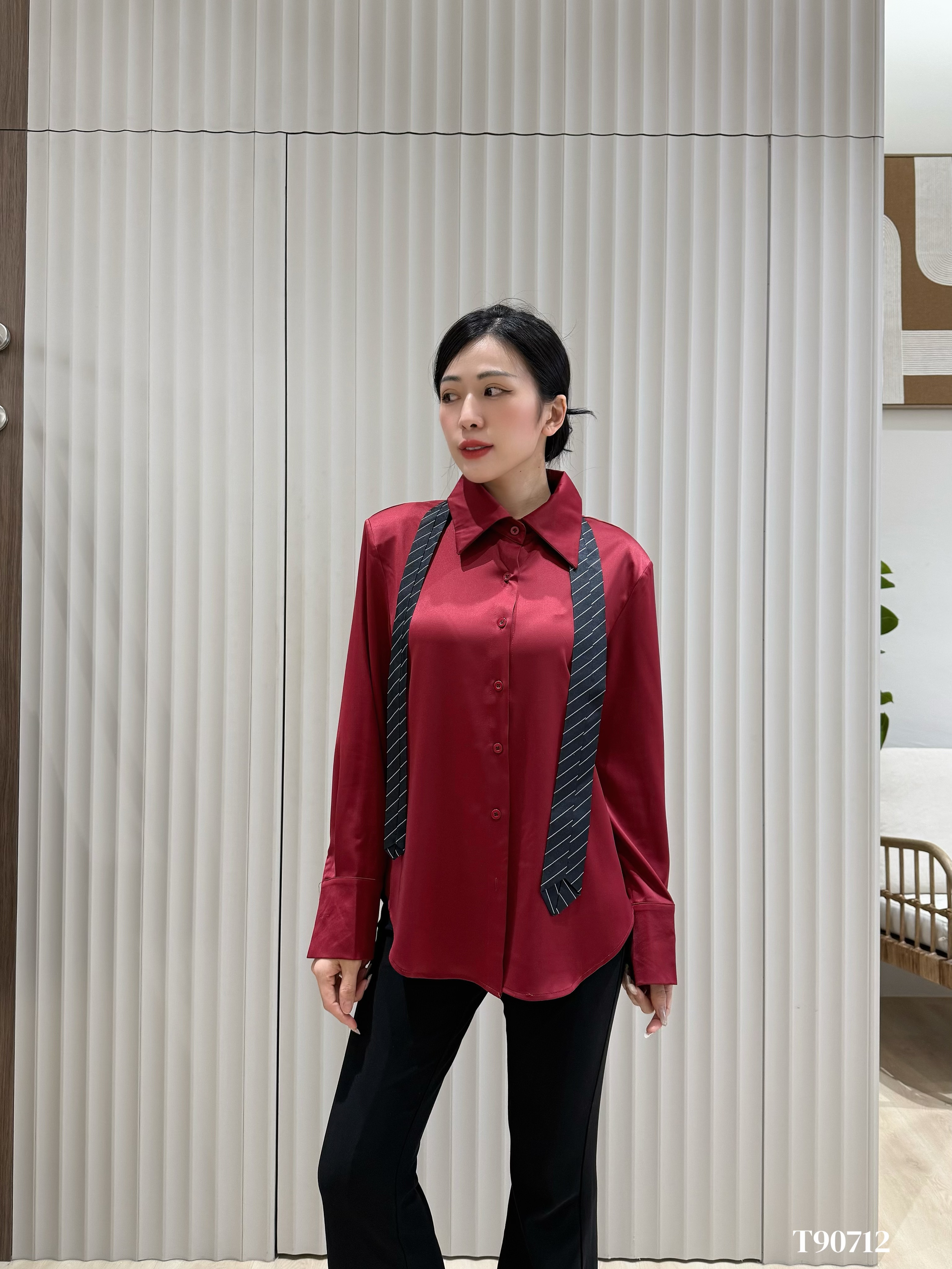 高端OL风撞色翻领设计长袖上衣 (T90712)