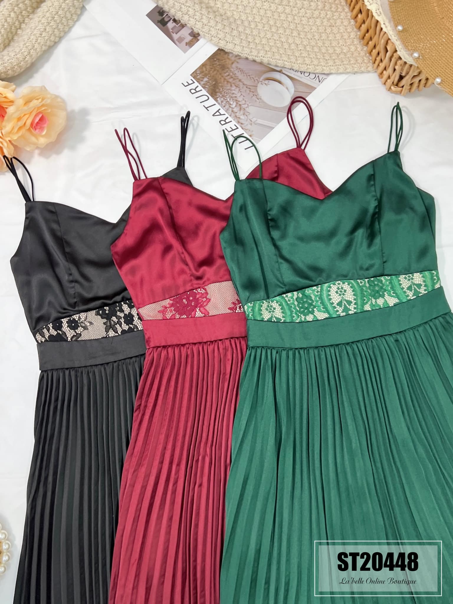 色丁拼接蕾丝吊带连身裙（背面含隐形拉链）ST20448