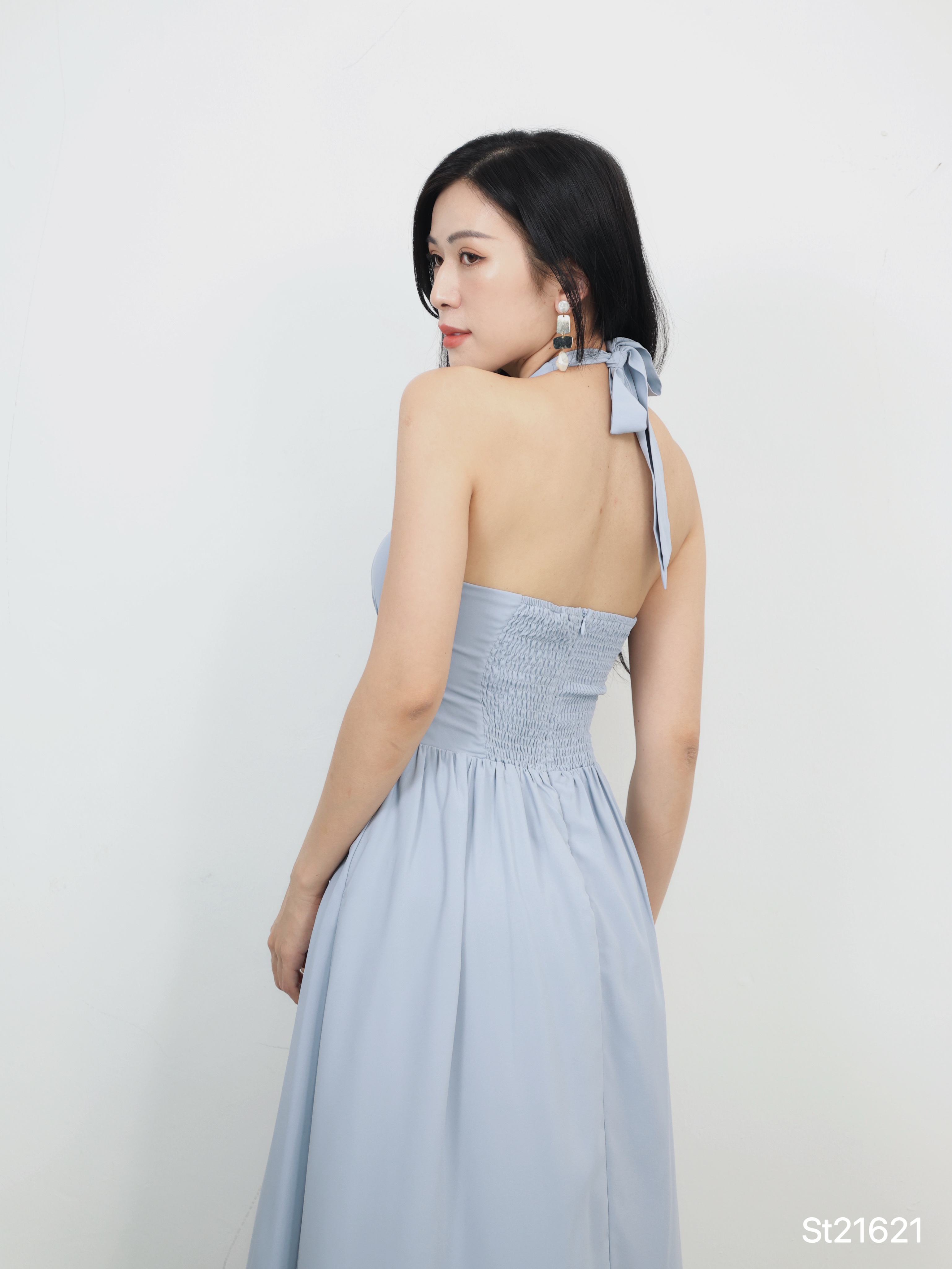 高级感V领系带设计挂脖连身裙 (ST21621)