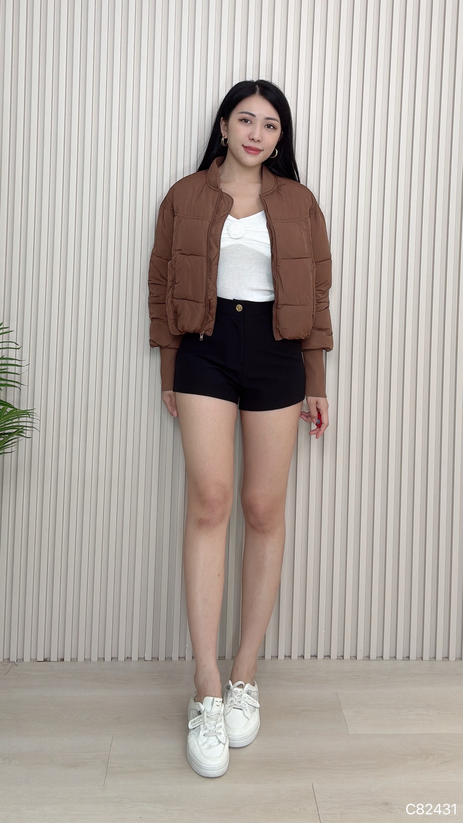 棒球领抽绳设计短款羽绒外套 (C82431)