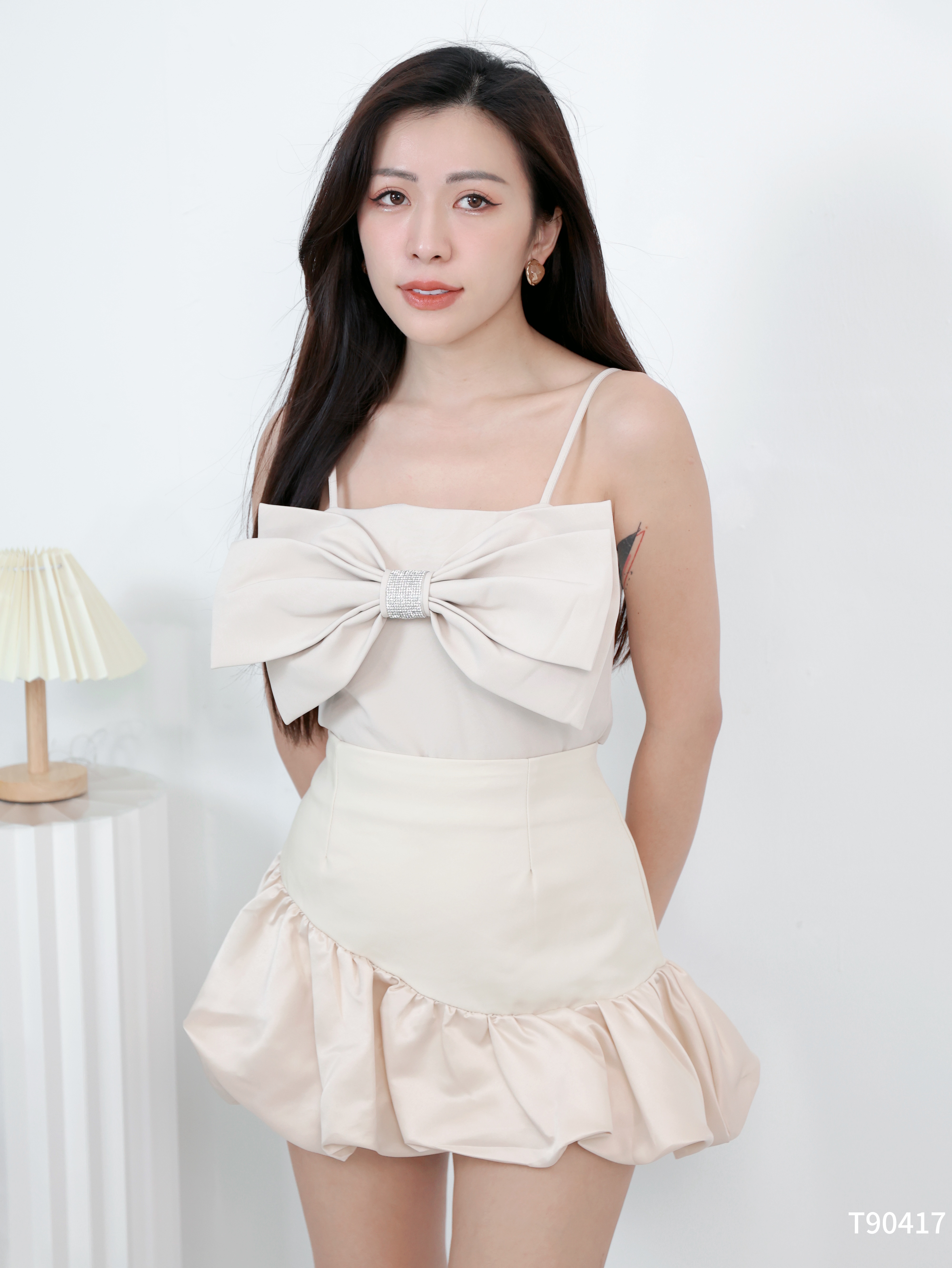 甜美镶钻蝴蝶结吊带短版上衣 (T90417)