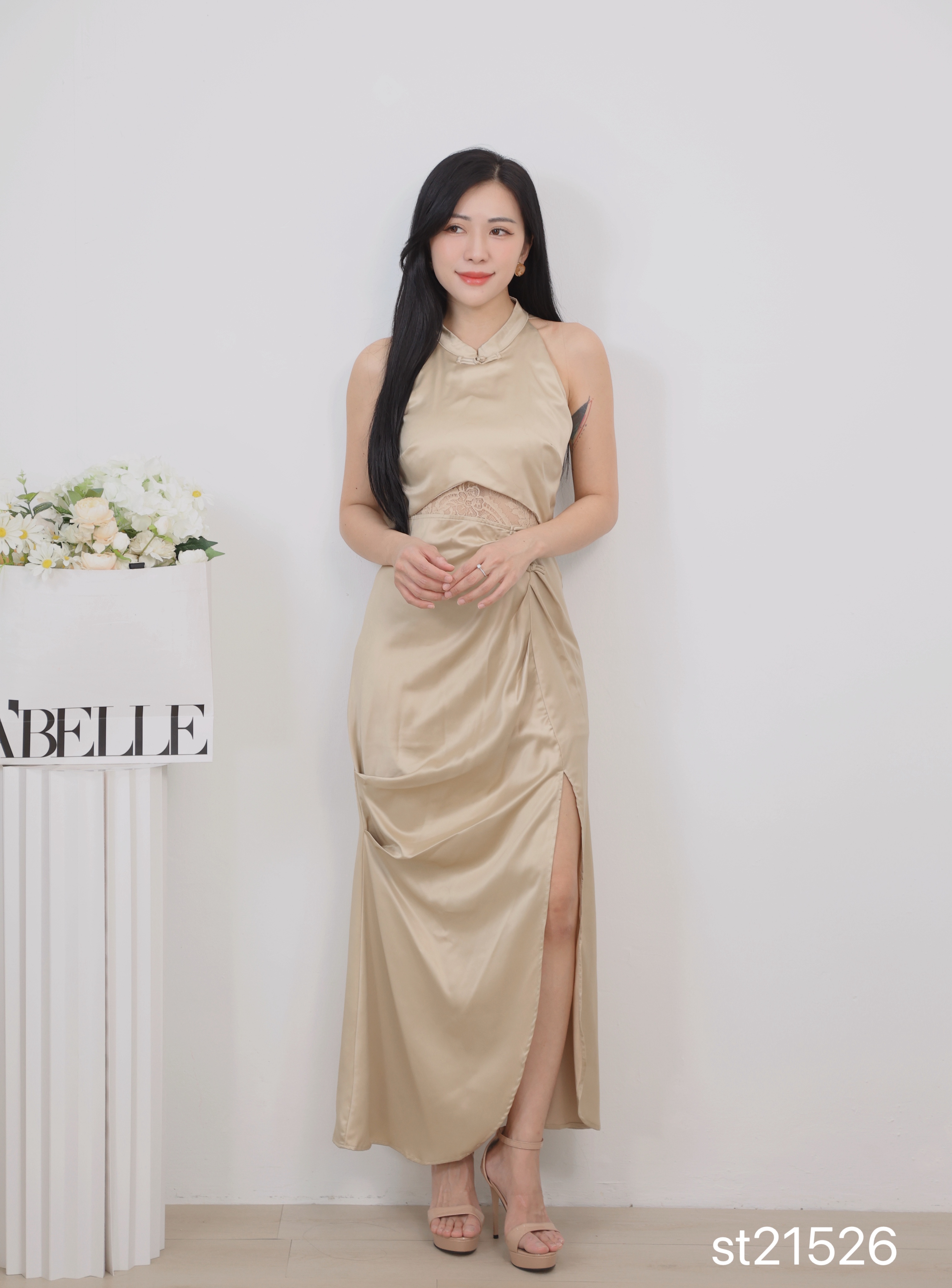 高级感压褶露腰削肩设计长版旗袍 (ST21526)