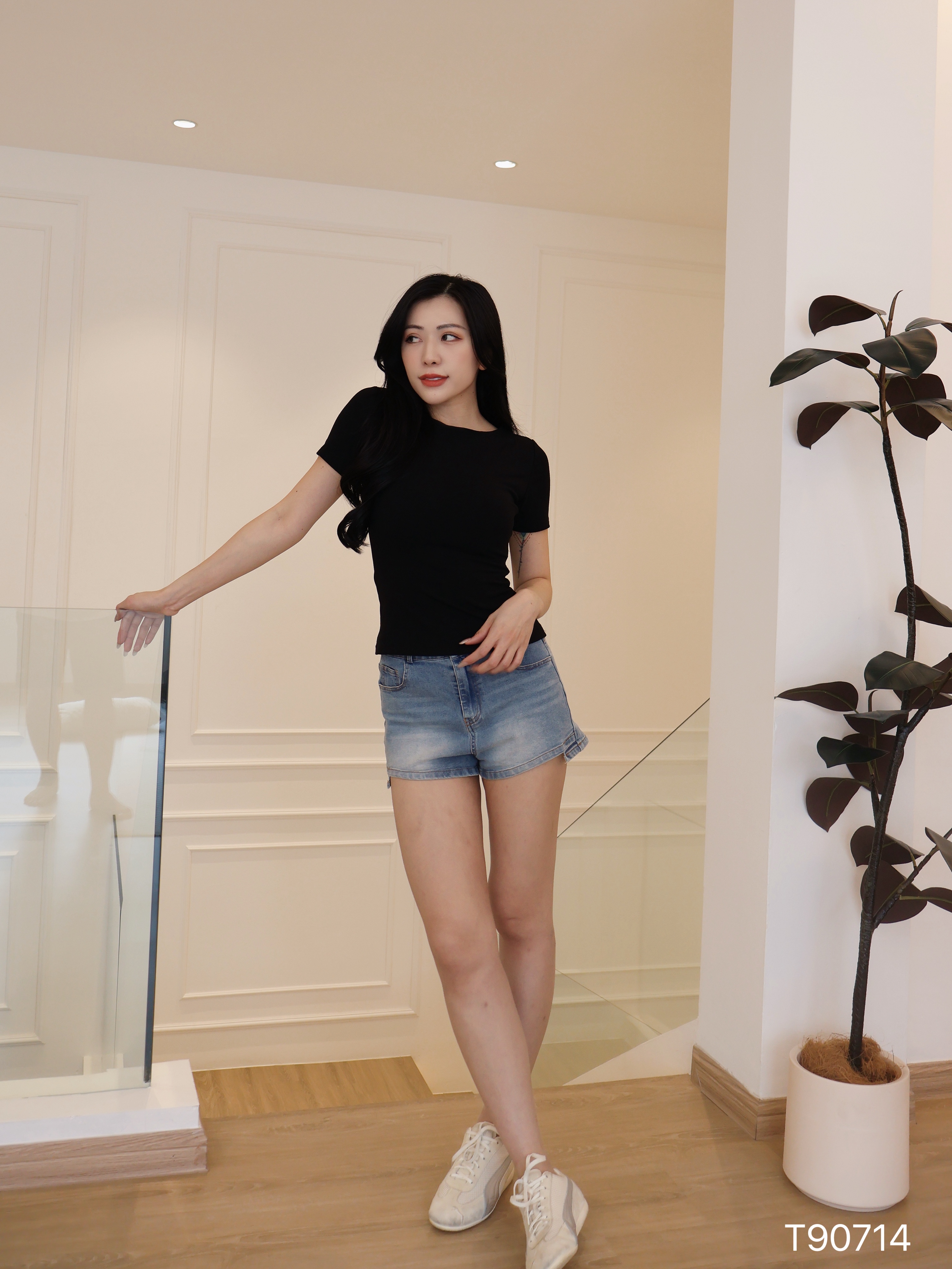 纯欲风月亮领设计修身纯色上衣 (T90714)