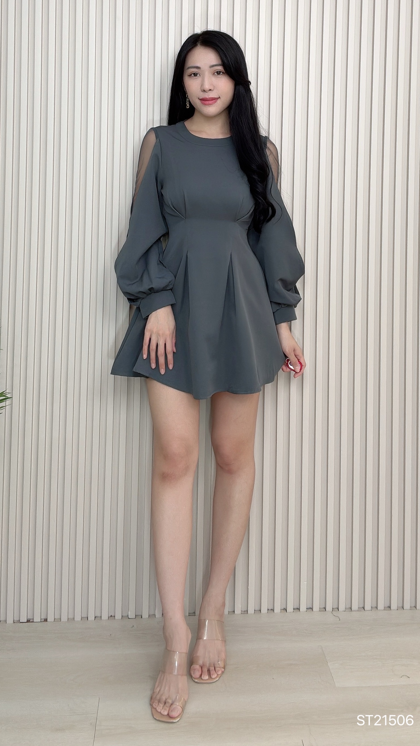 高级感压褶微透设计长袖连身裙 (ST21506)