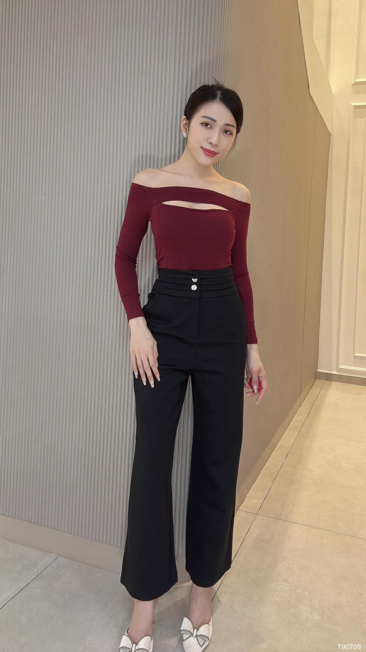 性感一字领镂空设计长袖上衣 (T90705)