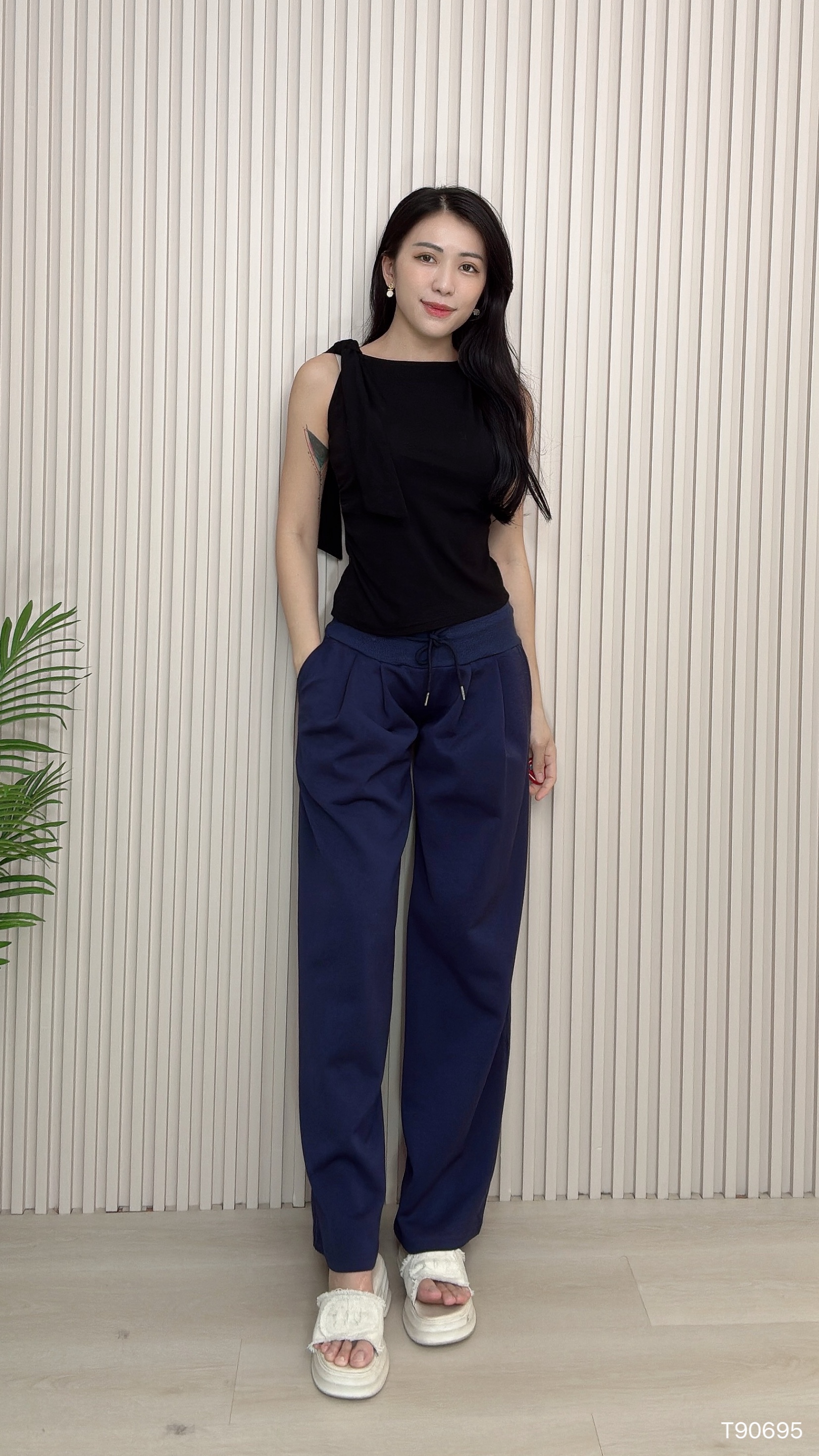 法式圆领压皱设计无袖上衣 (T90695)