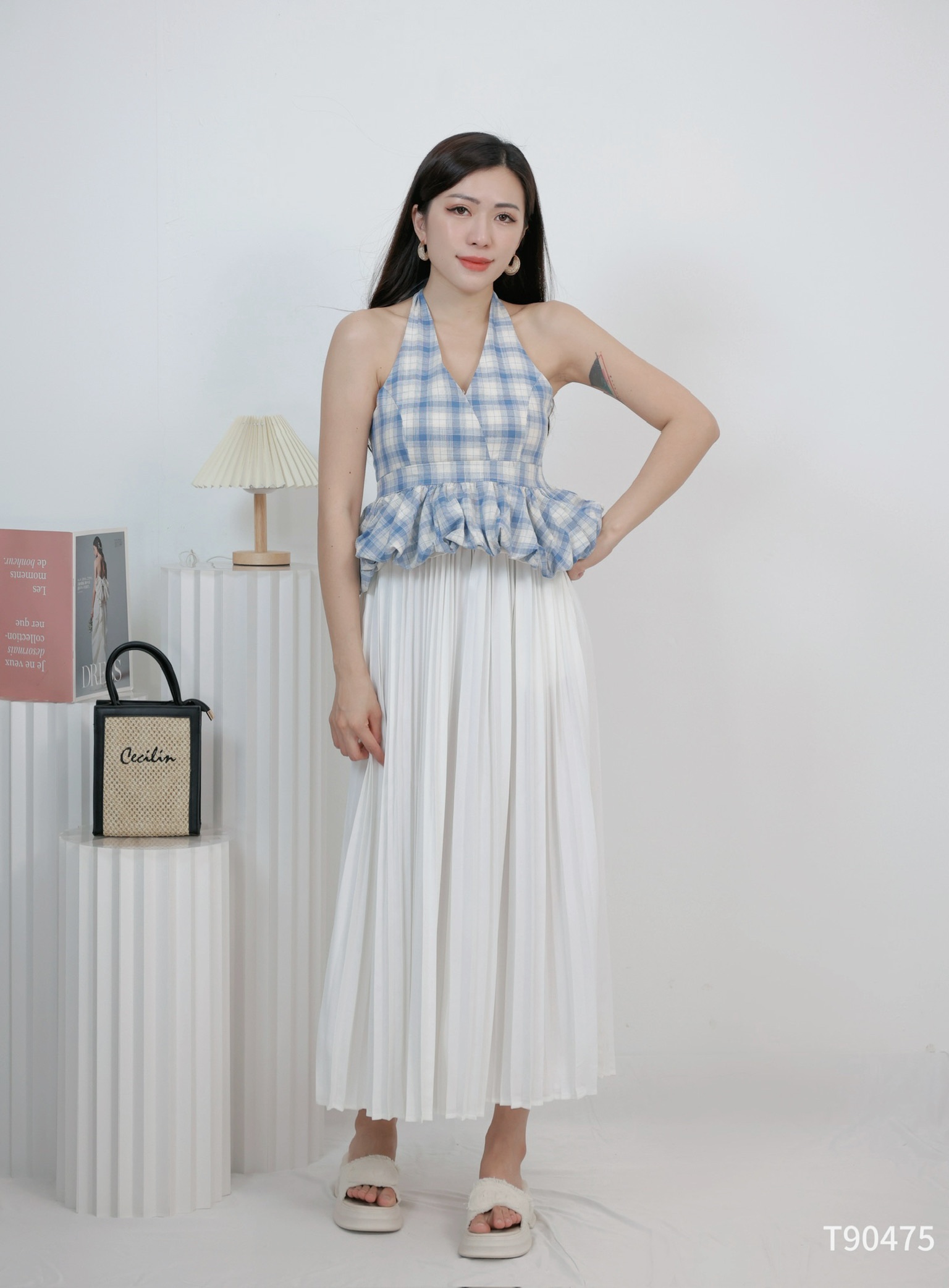 纯欲风系带挂脖设计花苞上衣 (T90475)