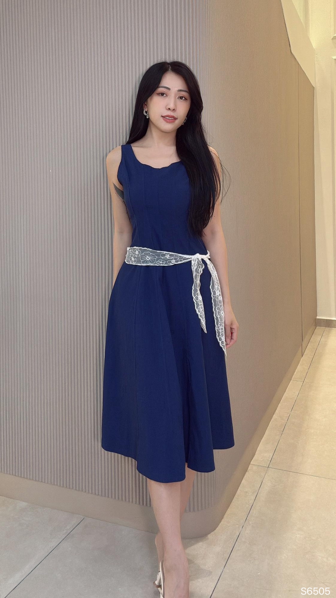 韩系A字大U领设计连身裙 (S6505)