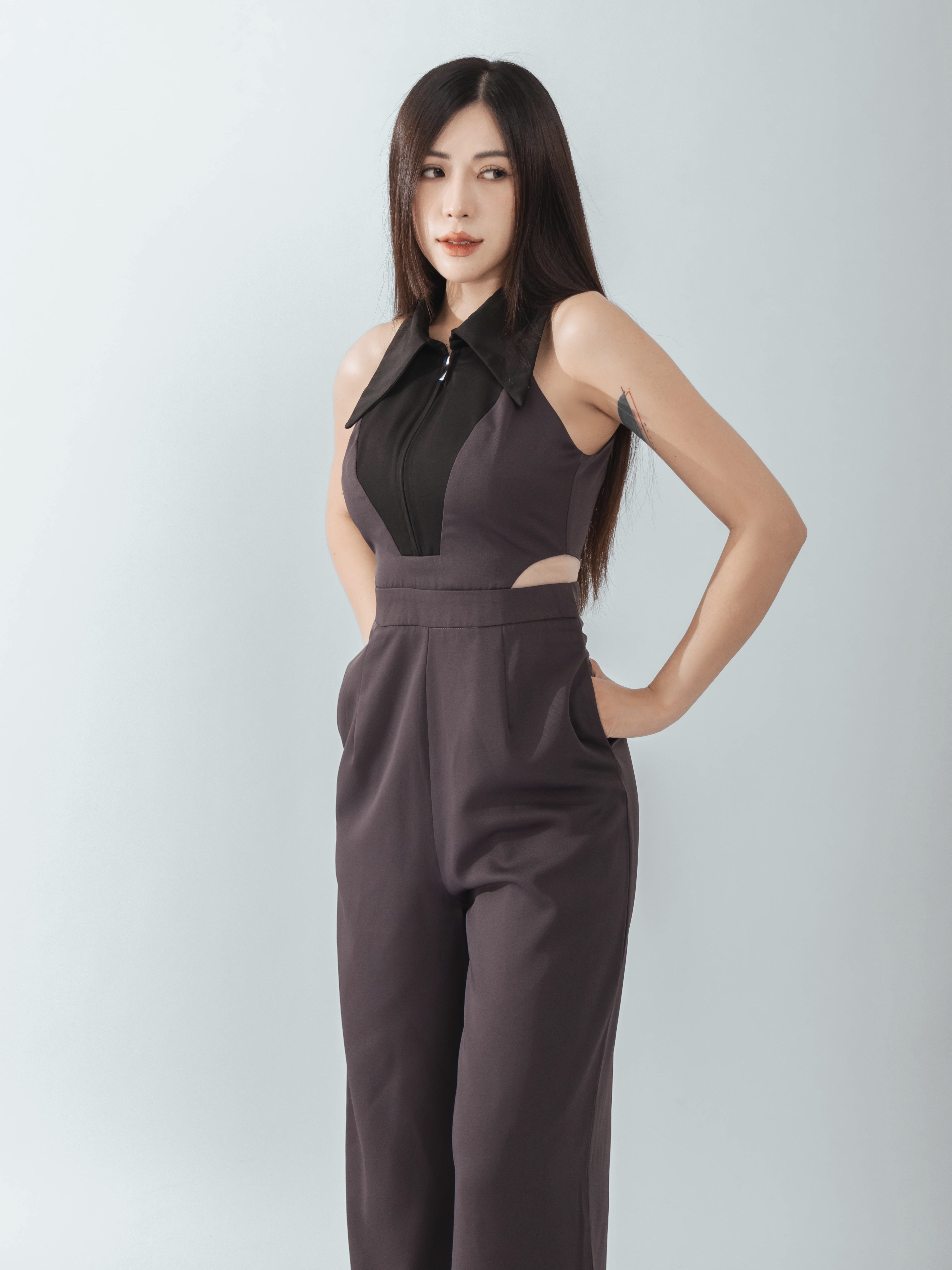 【LBP独家】时尚酷帅Cut-In撞色设计连体长裤 (ST21472)