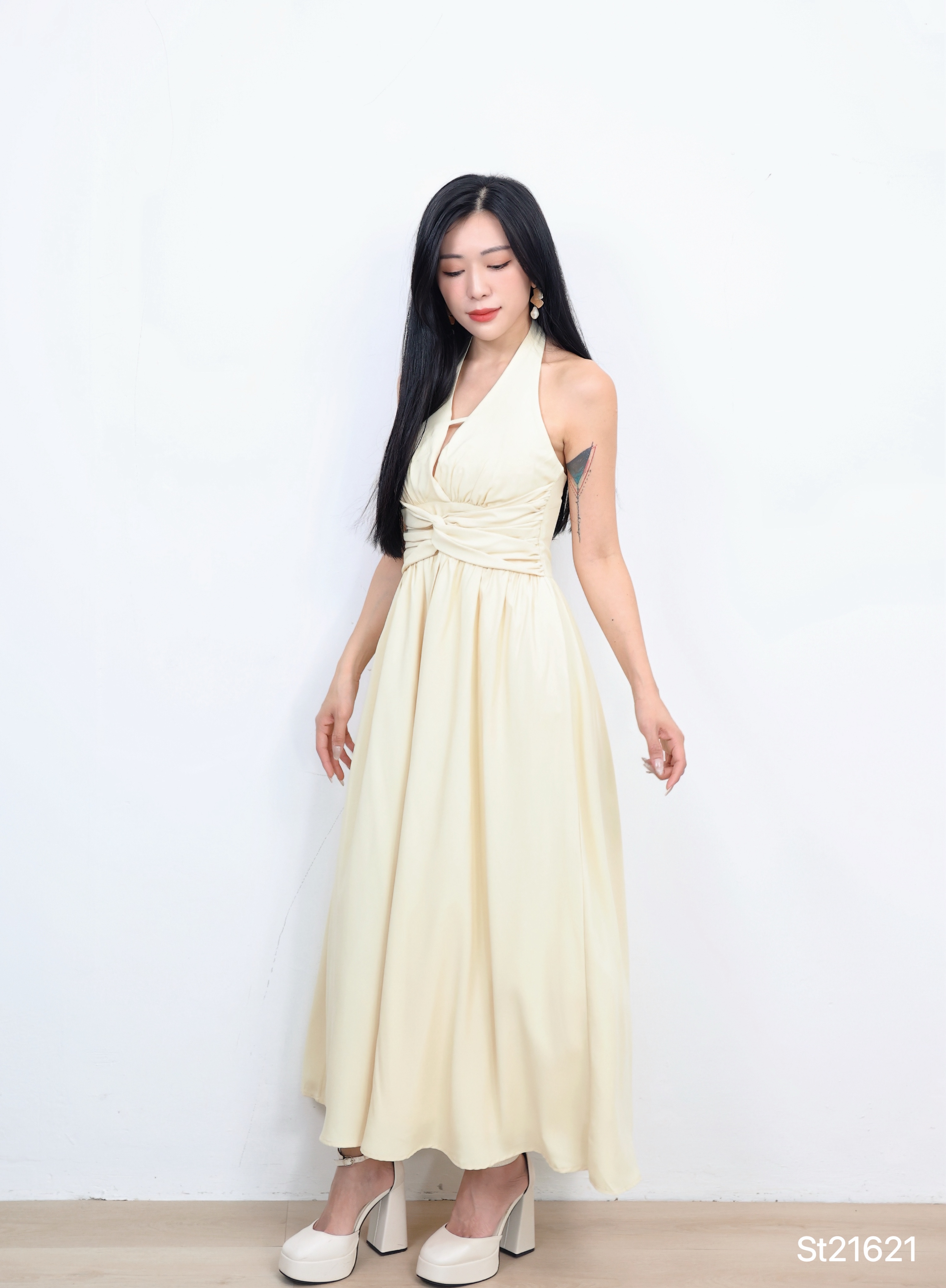 高级感V领系带设计挂脖连身裙 (ST21621)