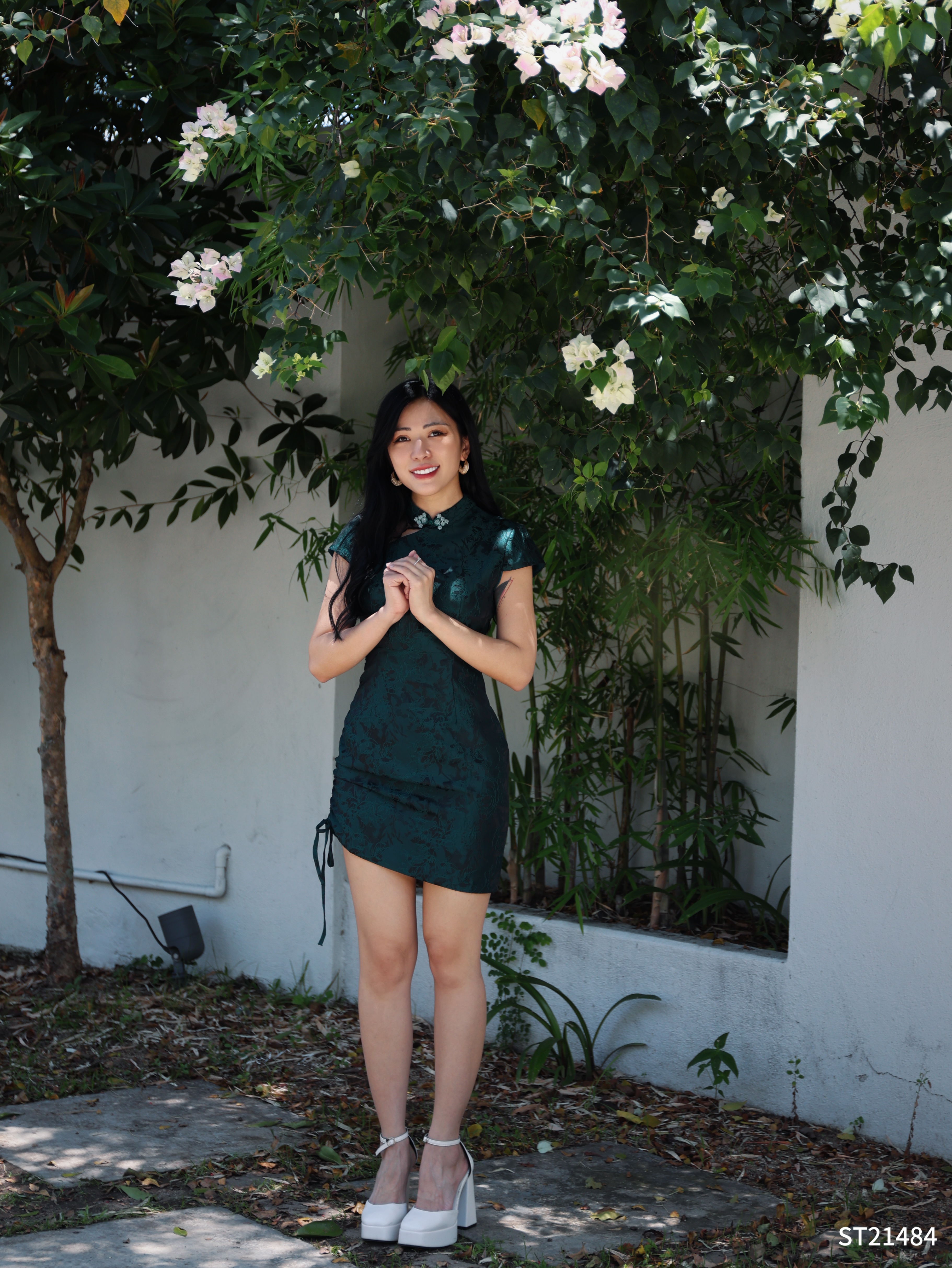 【LBP 独家新年系列】改良版水晶珠盘扣设计立领旗袍 (ST21484)