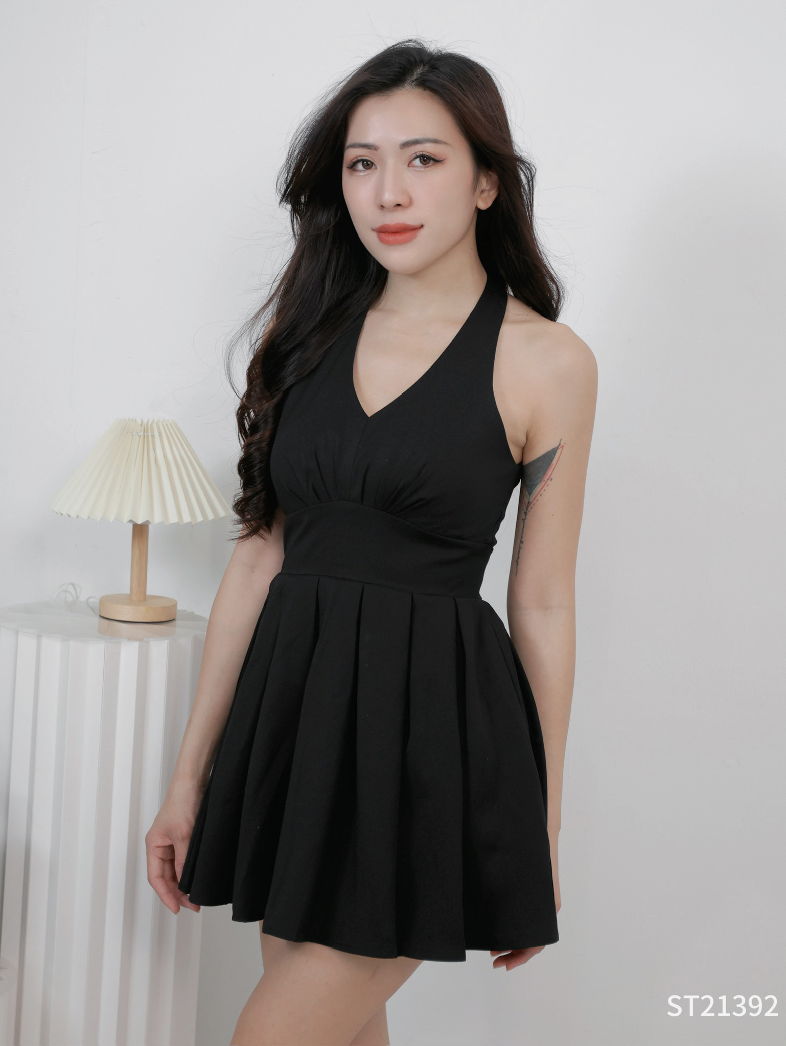 法式削肩百褶下摆设计V领连身裤裙 (ST21392)