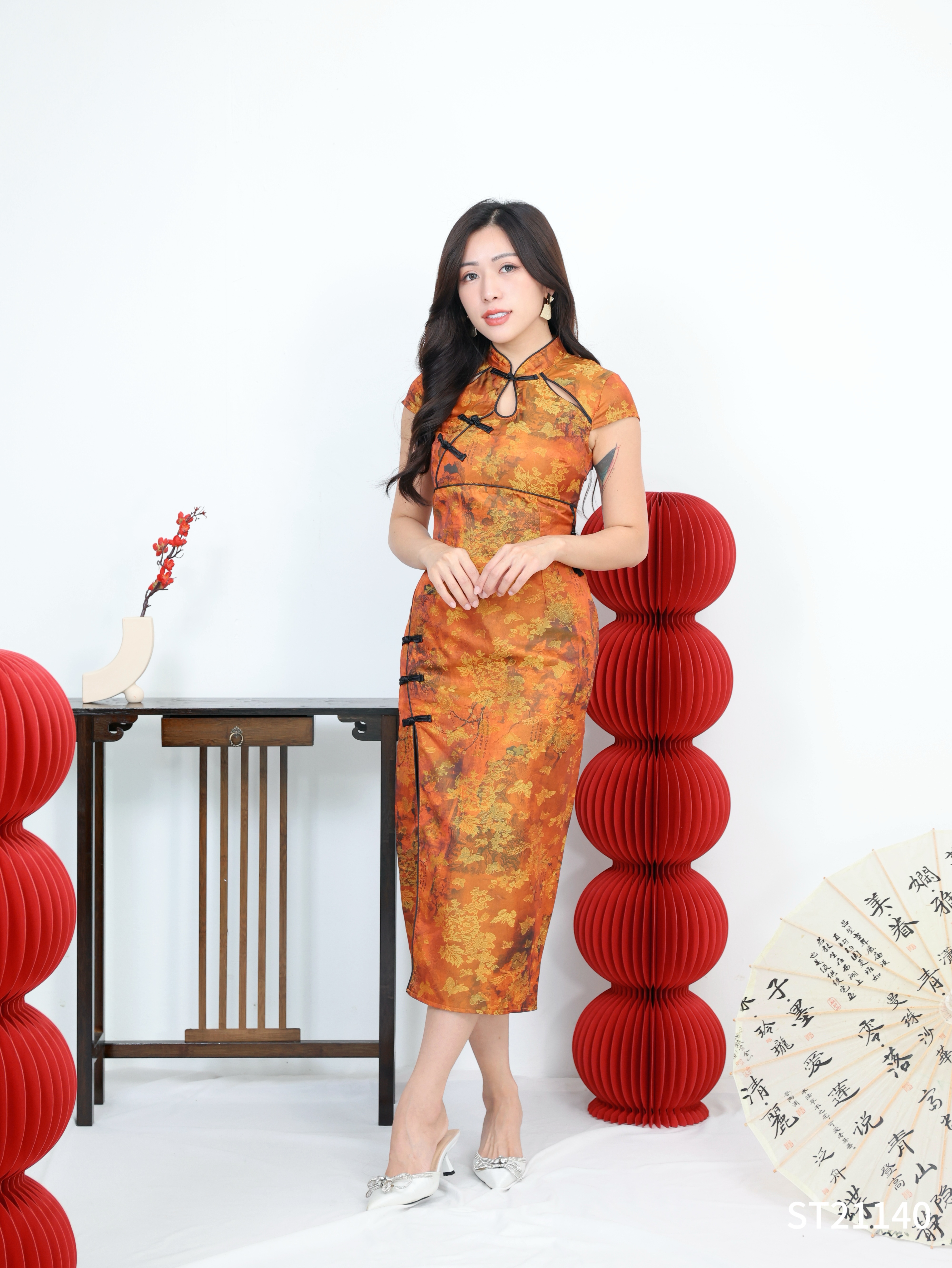 【LBP GXFC 独家新年系列】复古国风修身版过膝旗袍 (ST21140)-La'Belle Fashion Boutique Sdn Bhd
