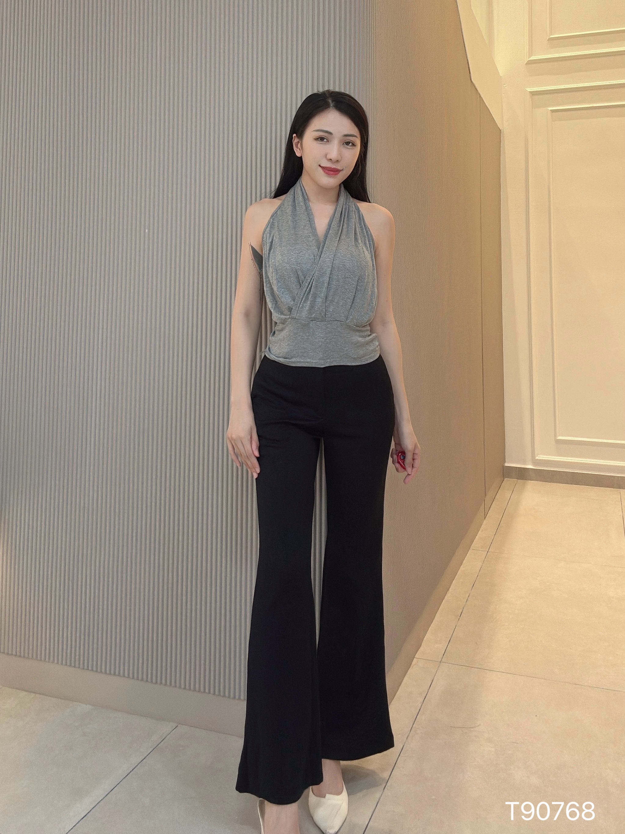 辣妹风V领露背设计挂脖上衣 (T90768)