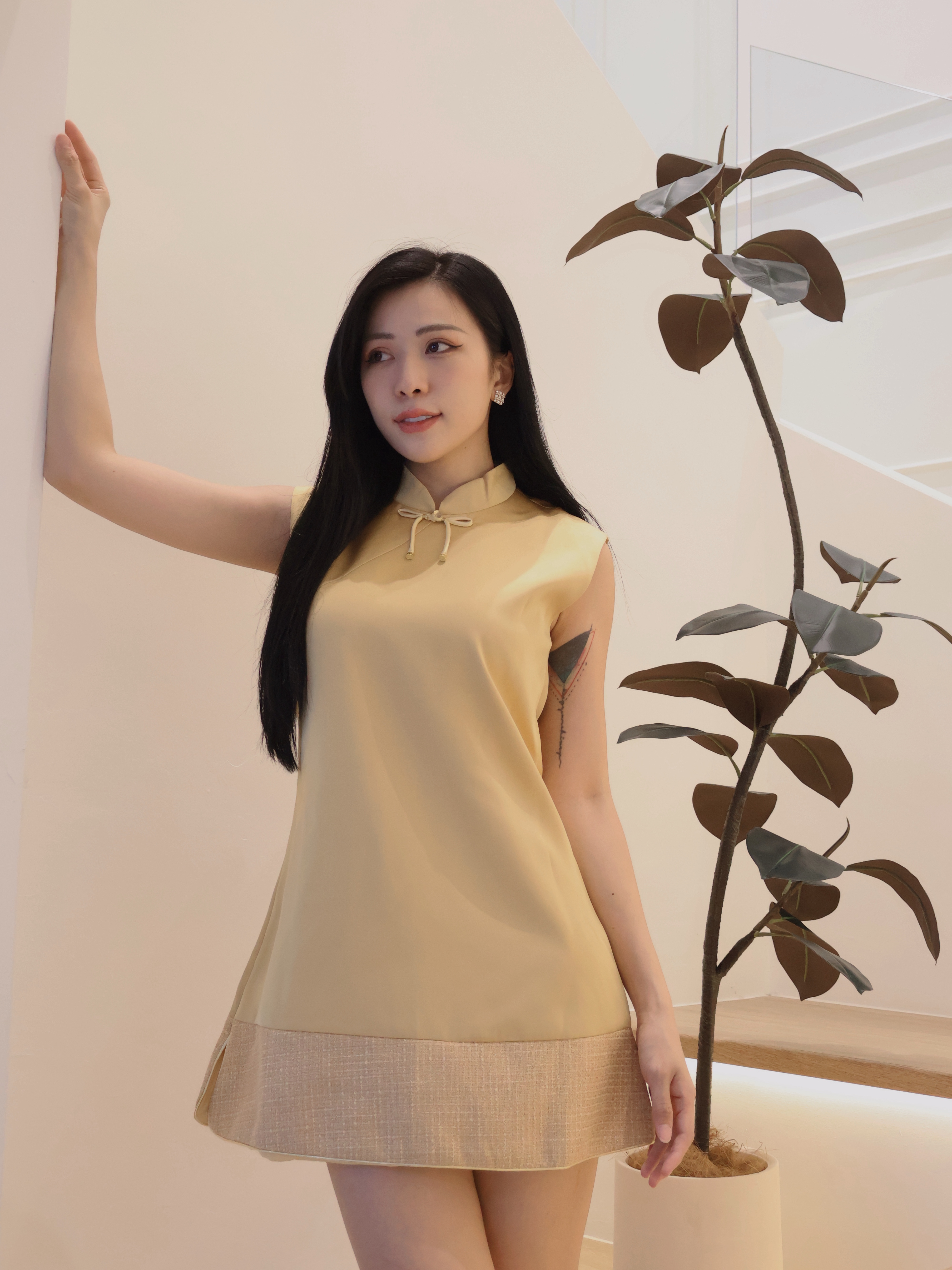 【LBP 独家新年系列】优雅新中式拼接设计无袖立领旗袍 (ST21487)