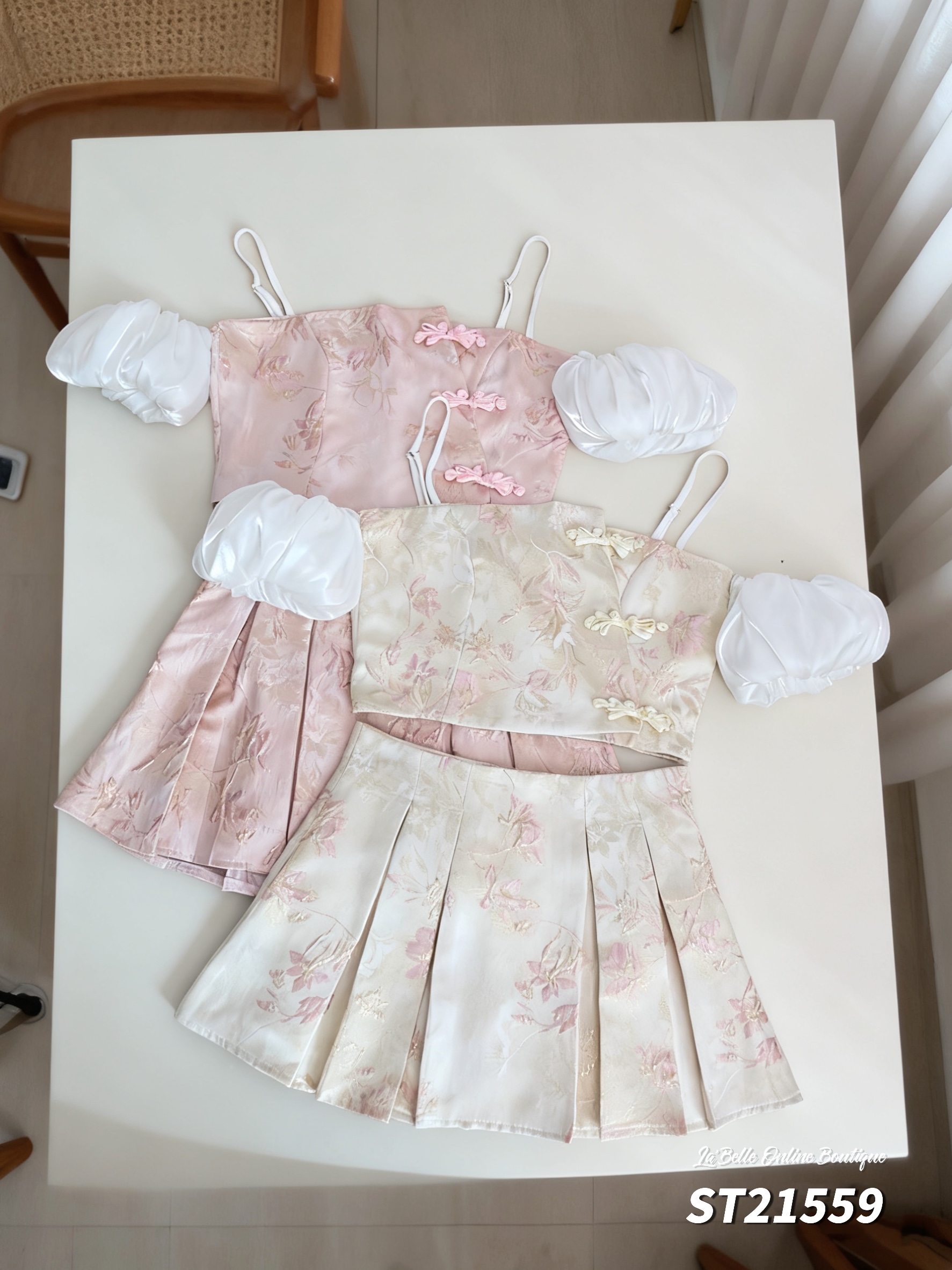 【LBP 独家新年系列-女款】独特设计感旗袍两件套 (ST21559)