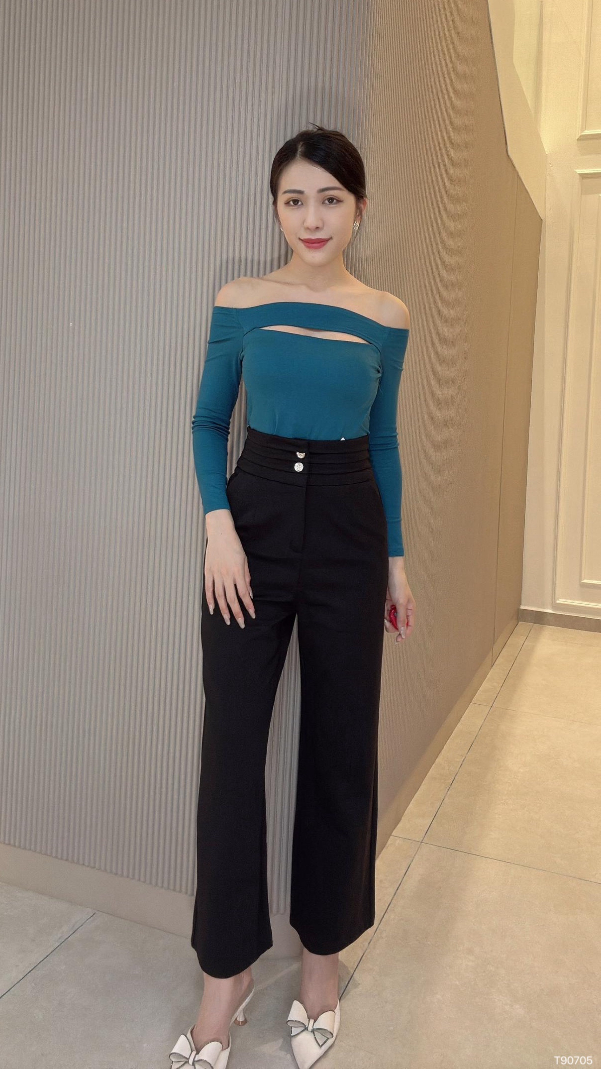 性感一字领镂空设计长袖上衣 (T90705)