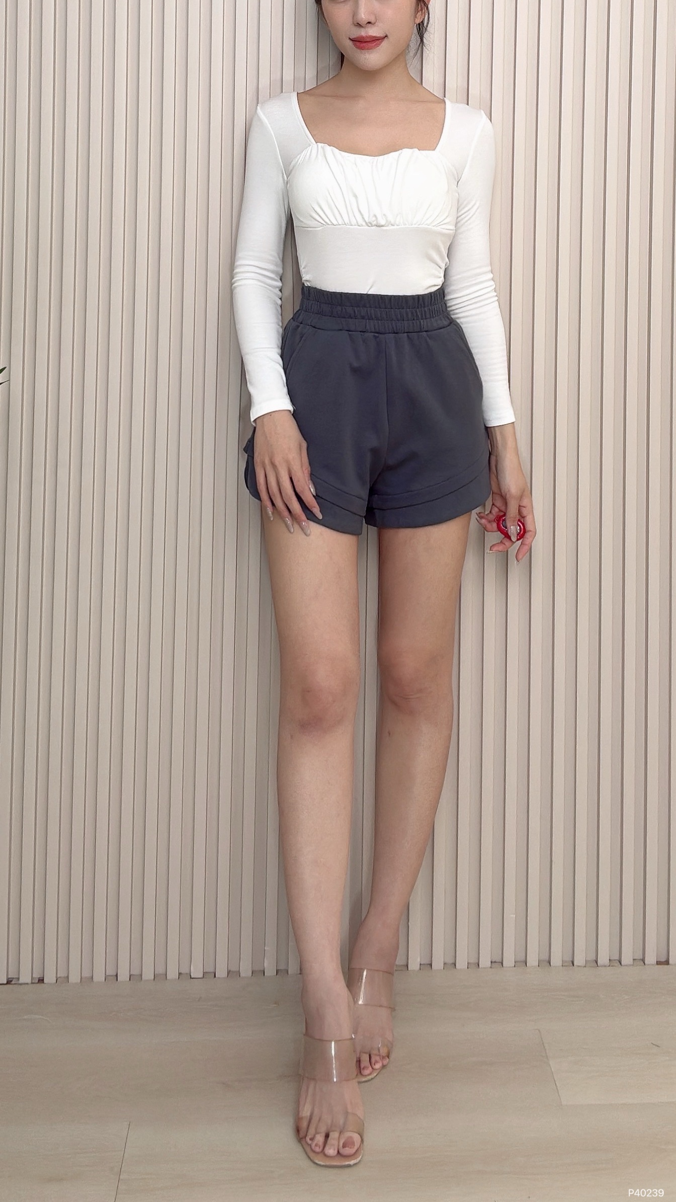 日常百搭款微笑设计高腰短裤 (P40239)