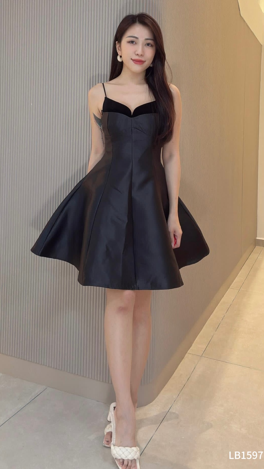 高级感爱心领伞状吊带连身裙 (LB1597)