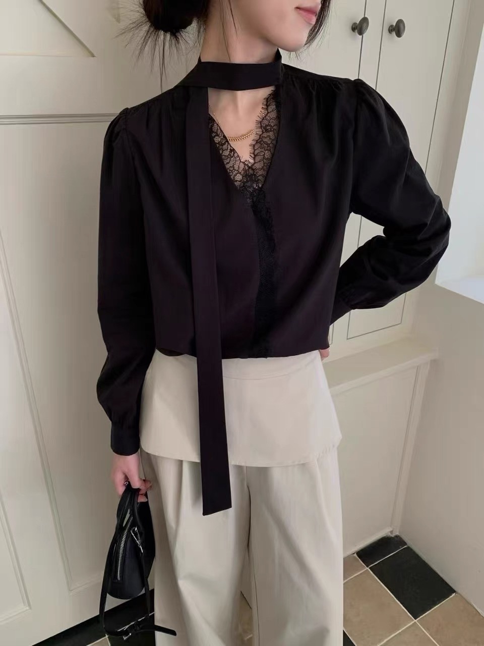 设计感V领蕾丝拼接飘带长袖上衣 (T90718)